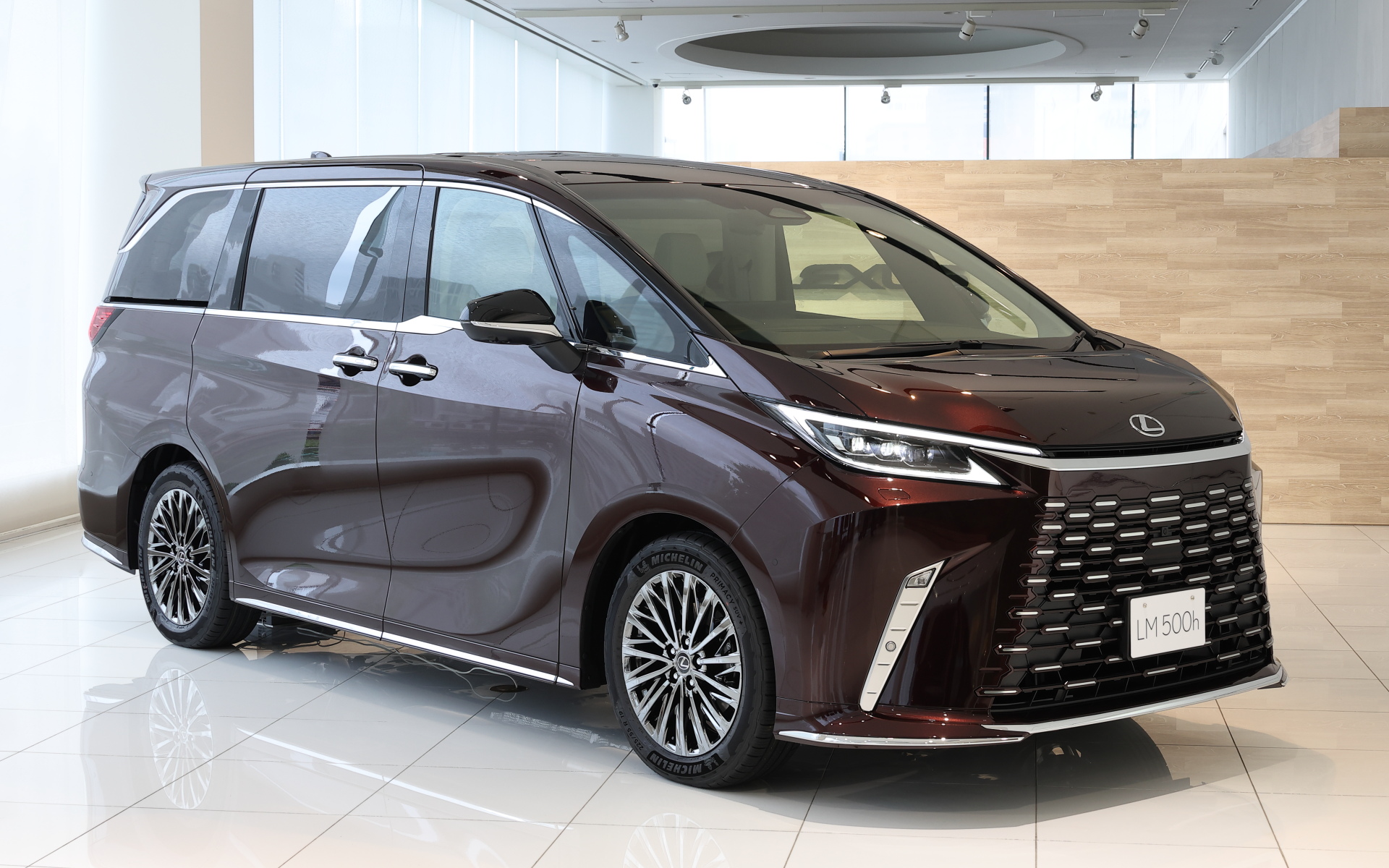 ボディカラーは、写真のソニックアゲートのほか、ソニックチタニウム、ソニッククォーツ（白）、グラファイトブラックガラスフレークの計4色