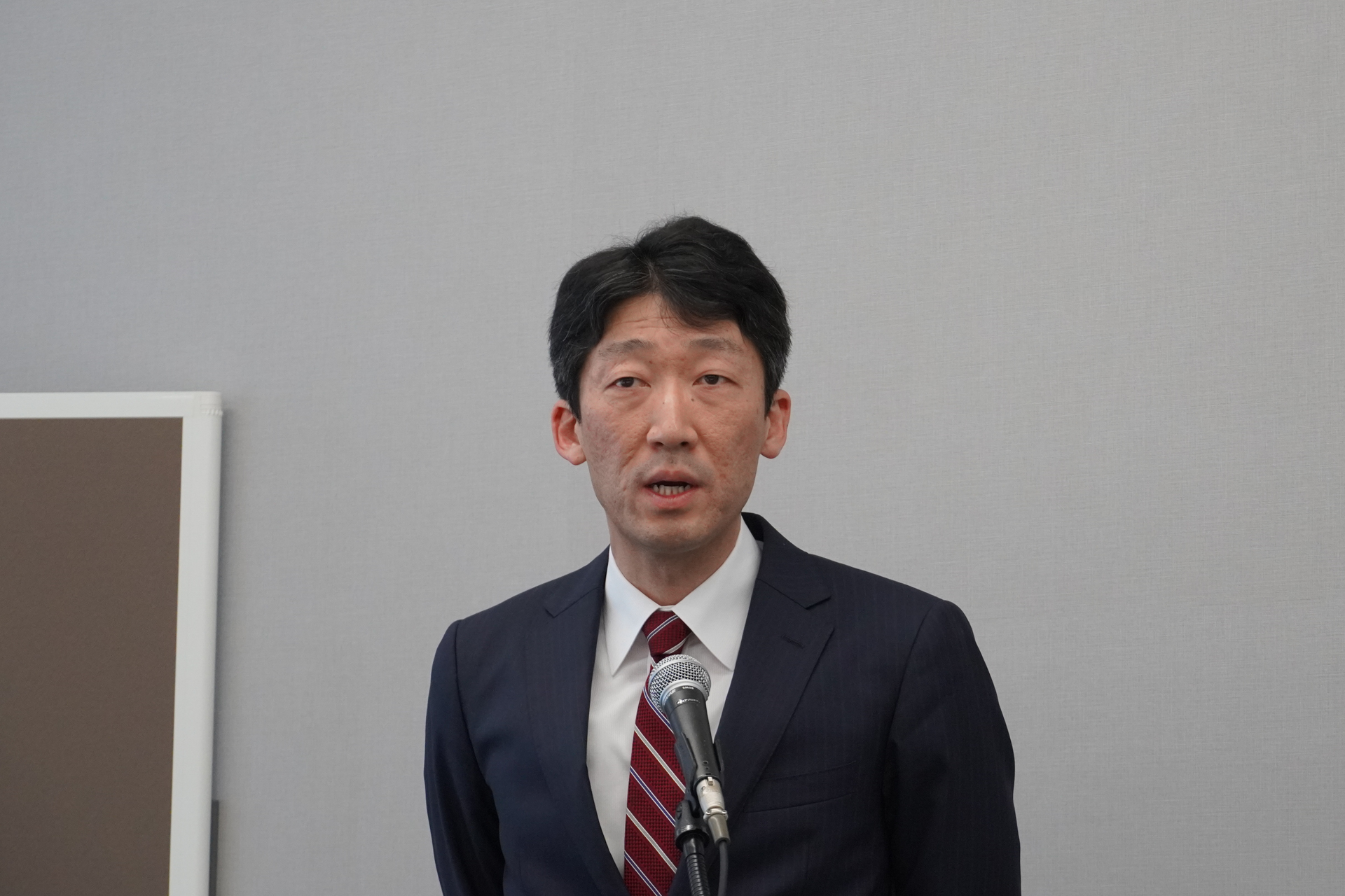 ナノテラスについて説明を行なった東北大学 国際放射光イノベーション・スマート研究センター（SRIS）副センター長・教授の高橋幸生氏