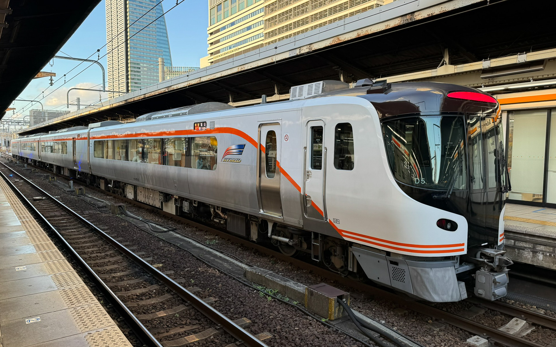 水素動力車両の開発ベースとなるJR東海「HC85系」ディーゼルハイブリッド車両