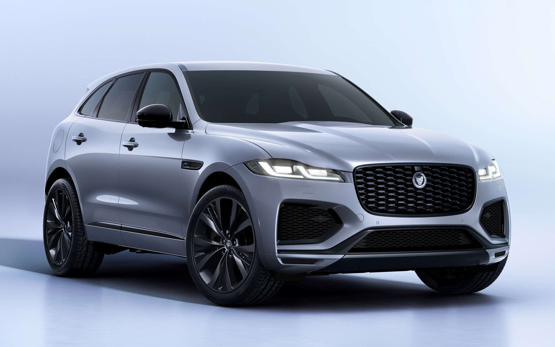 F-PACE R-DYNAMIC SE 90THアニバーサリーエディション。ホイールは日本仕様とは異なる