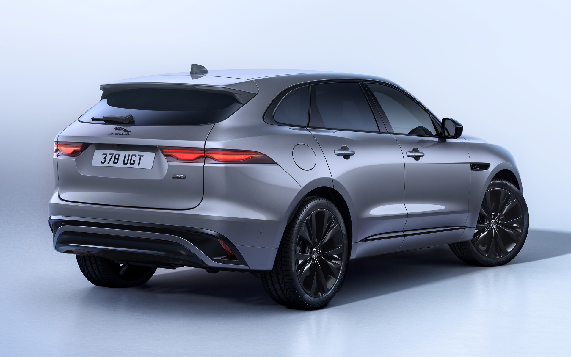 F-PACE R-DYNAMIC SE 90THアニバーサリーエディション。ホイールは日本仕様とは異なる