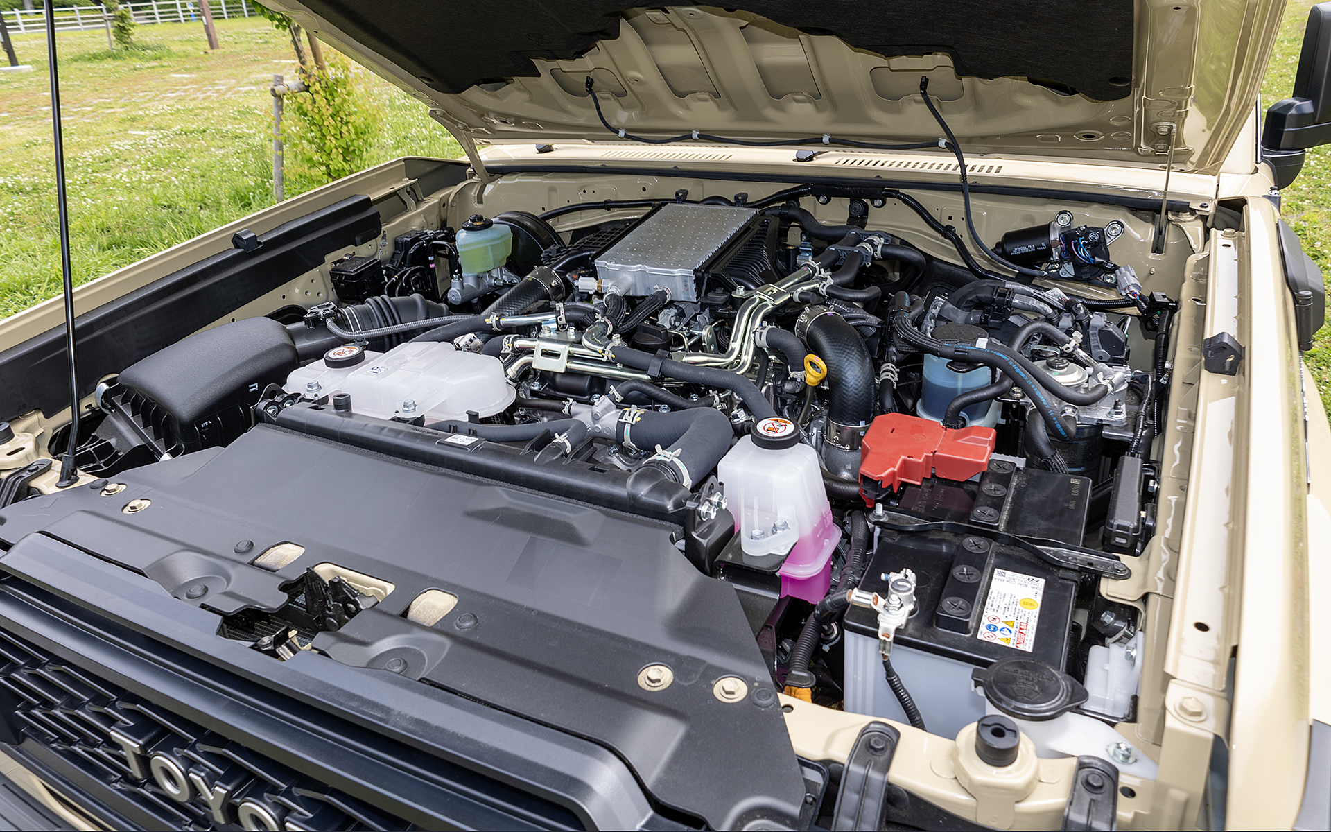 エンジンは2.8リッター 直噴ディーゼルターボの「1GＤ-FTV」を搭載。最高出力は150kW（204PS）/3000-3400rpm、最大トルクは500Nm/1600-2800rpm