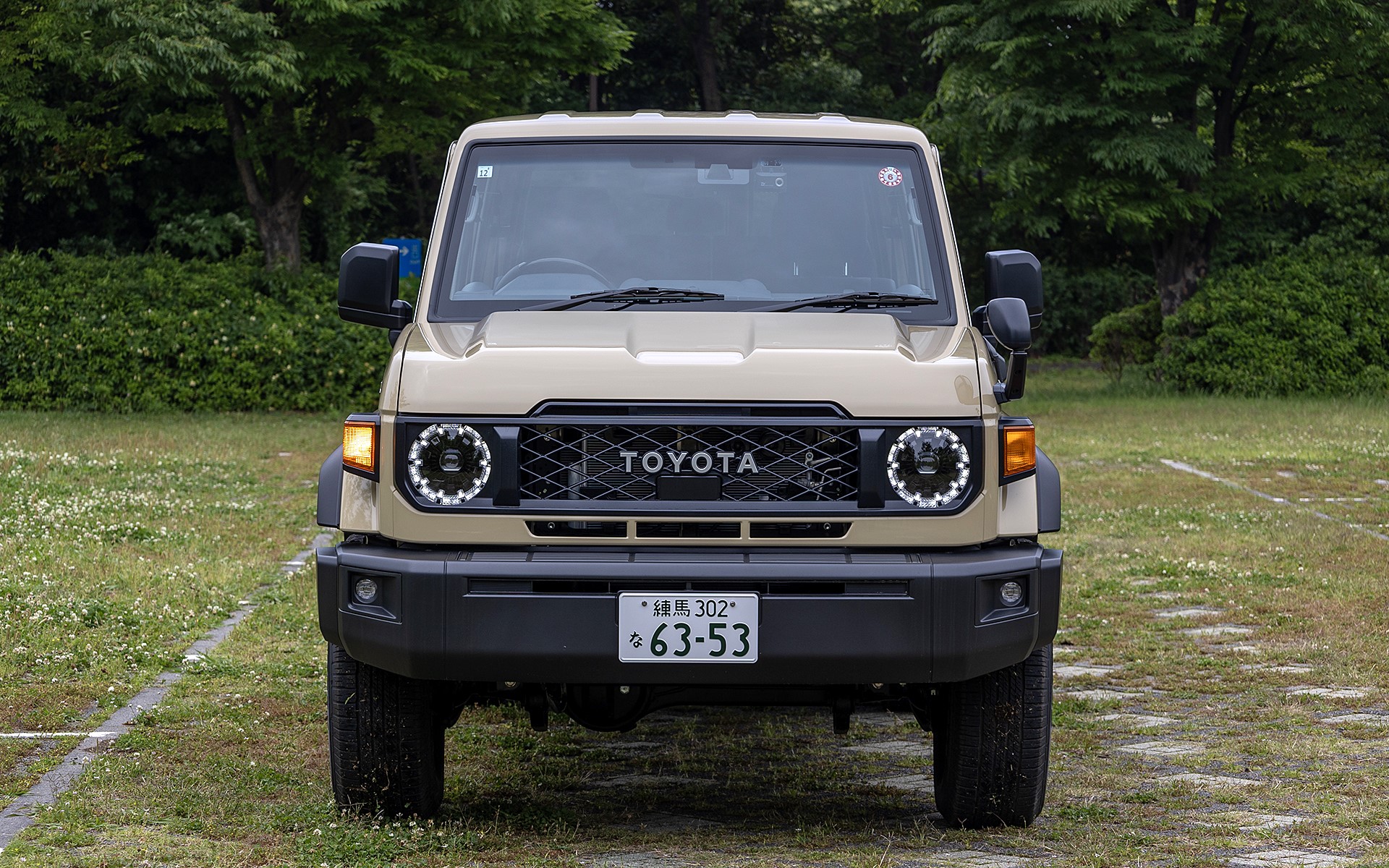 今回のモデルはターンランプが独立して配置されている