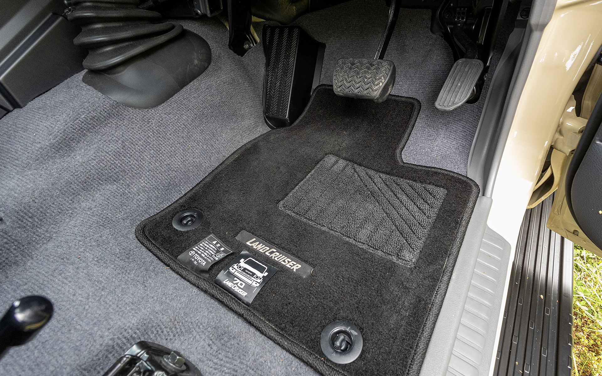 ATなので2ペダル