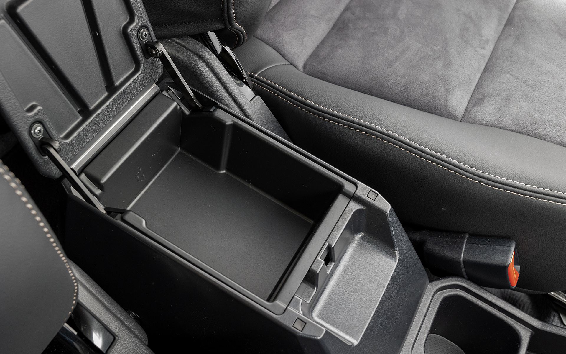 ふたを開けたところ。出し入れしやすいサイズ