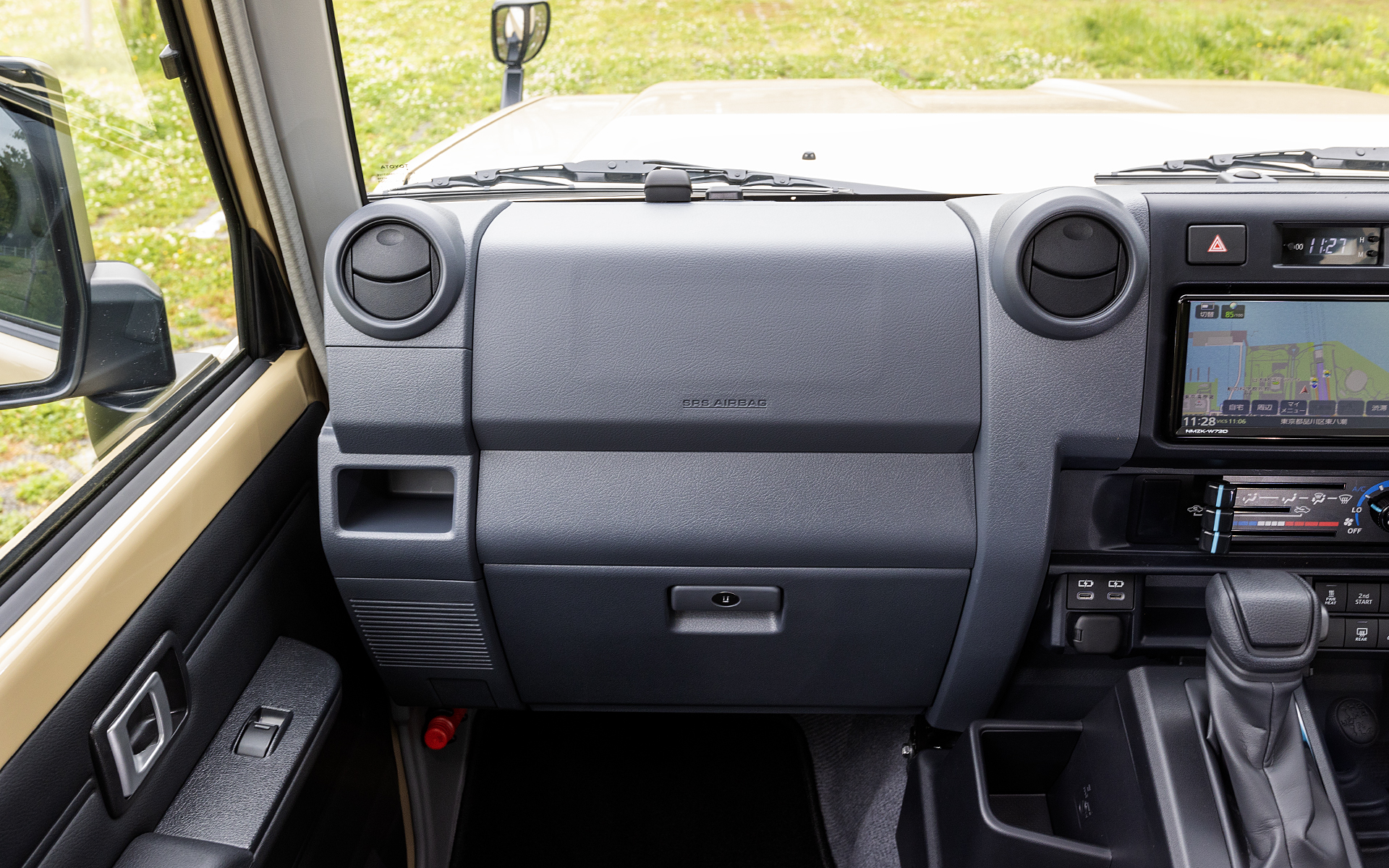 グローブボックス