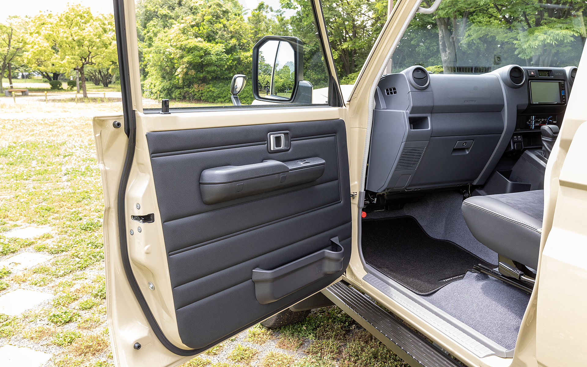 助手席側のドアトリム