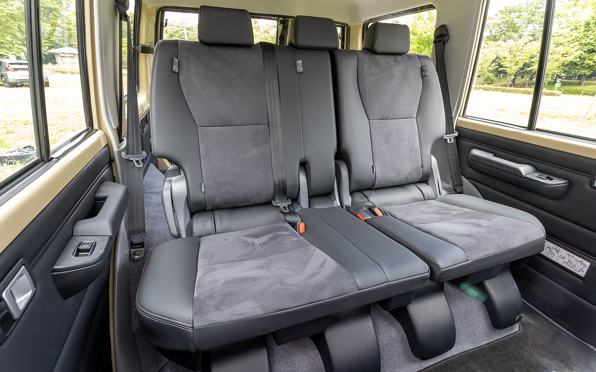 リアシートは6：4分割可倒式（タンブル＋リクライニング）