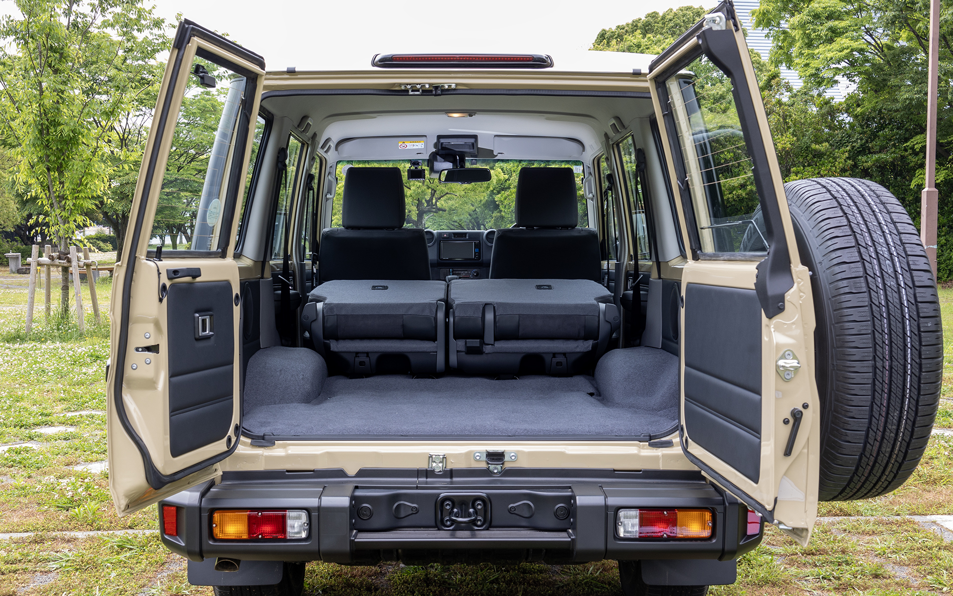 背面のみ倒した状態