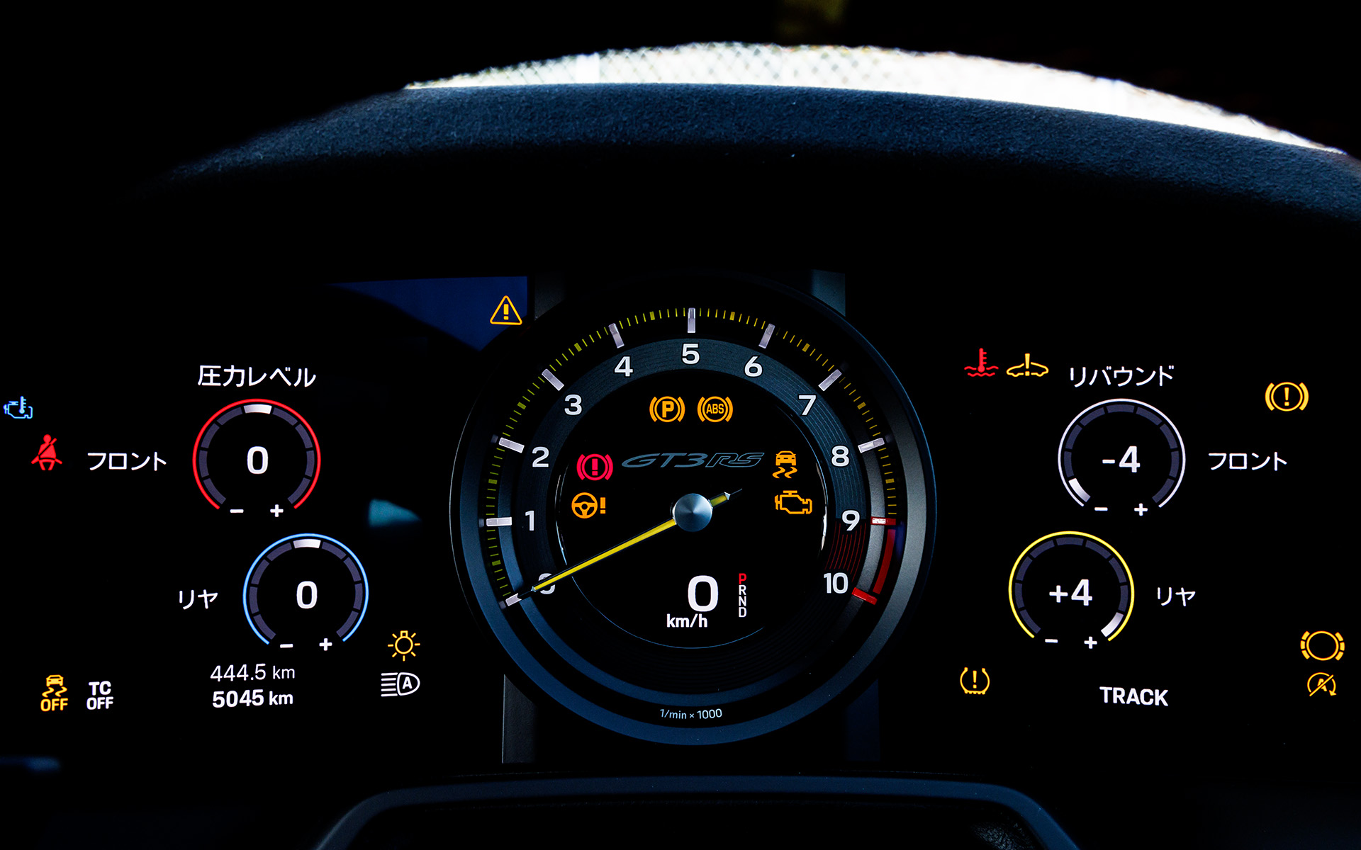 9段階調整が可能なPASM（ポルシェ・アクティブ・サスペンション・マネジメント・システム）の状態もチェックできる。PASMの設定には、パフォーマンスと快適性を重視した「ノーマル」と、サスペンションのセットアップをより固める「スポーツ」の2種類がある