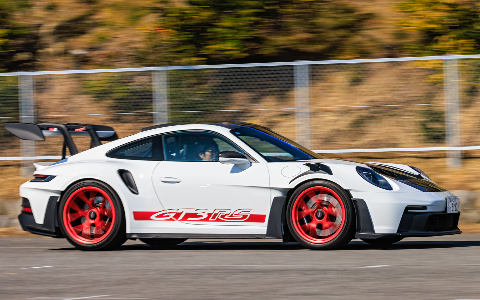 ポルシェのフラグシップモデル「911 GT3 RS」に試乗してみた