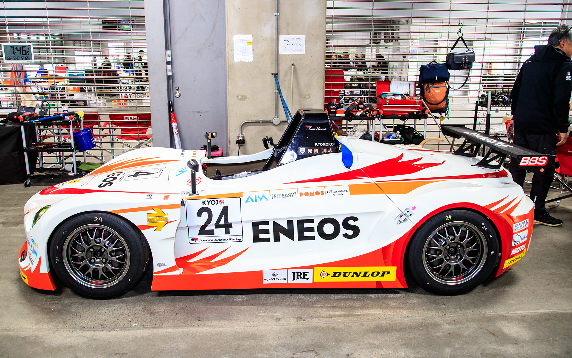 KYOJO CUPはVITA CLUB製「VITA-01」のワンメイクレース。ボディサイズは3712×1600×1070mm（全長×全幅×全高）、ホイールベースは2200mm、トヨタの1NZ-FCエンジンを搭載し、Vitz RSに搭載されていた5速MTが組み合わせられる。タイヤは2020年からダンロップのVITA専用タイヤのワンメイクとなっている