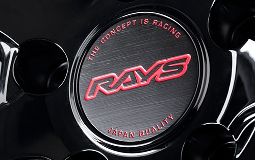 RAPカラーと同じく赤をアクセントにしたセンターキャップも付属