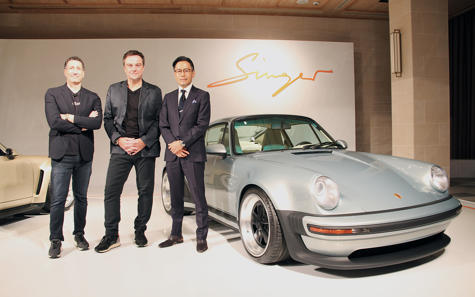 シンガー ヴィークル デザインとコーンズ・モータースがパートナーシップ契約を締結