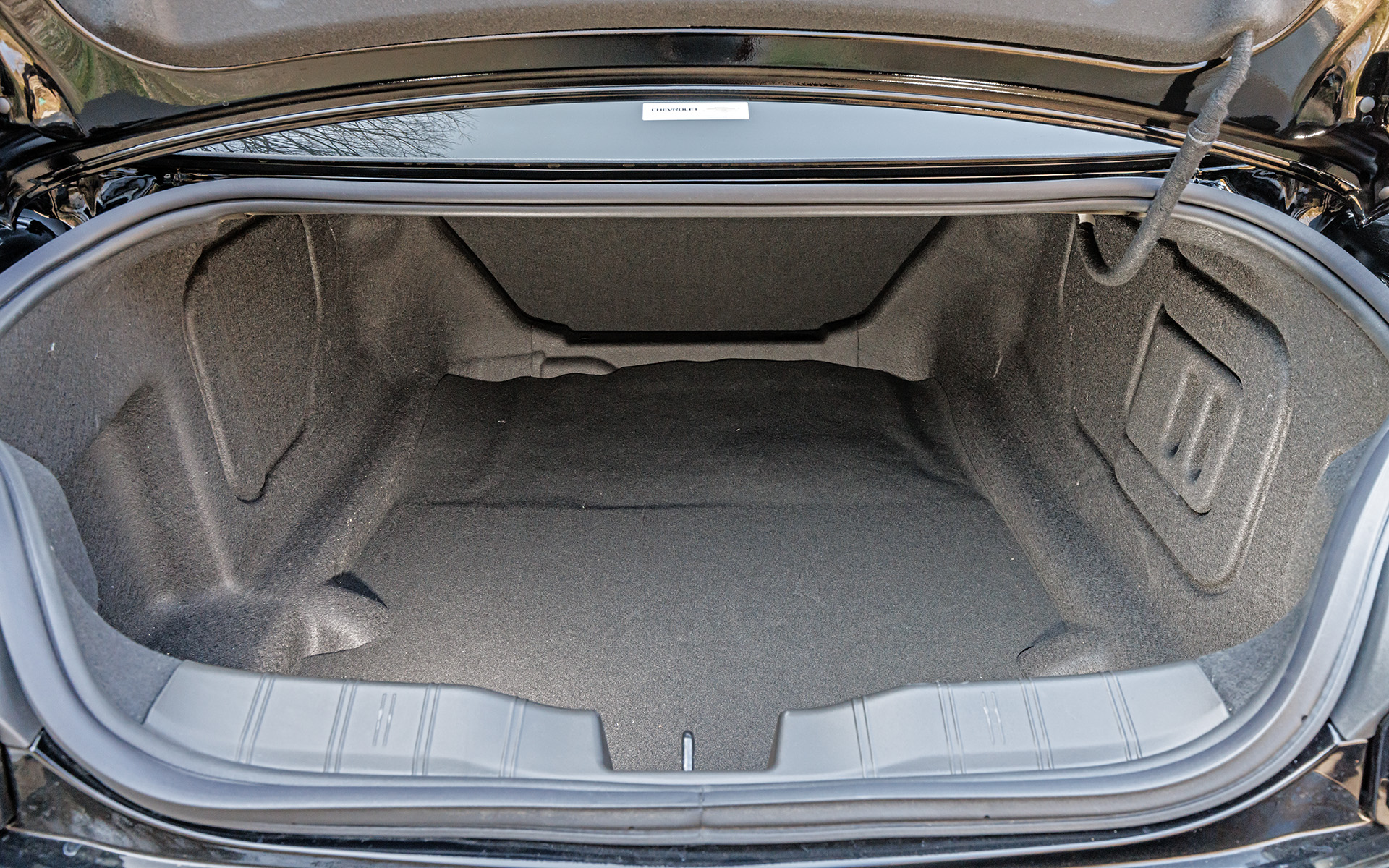 トランクは奥行きがかなり深い