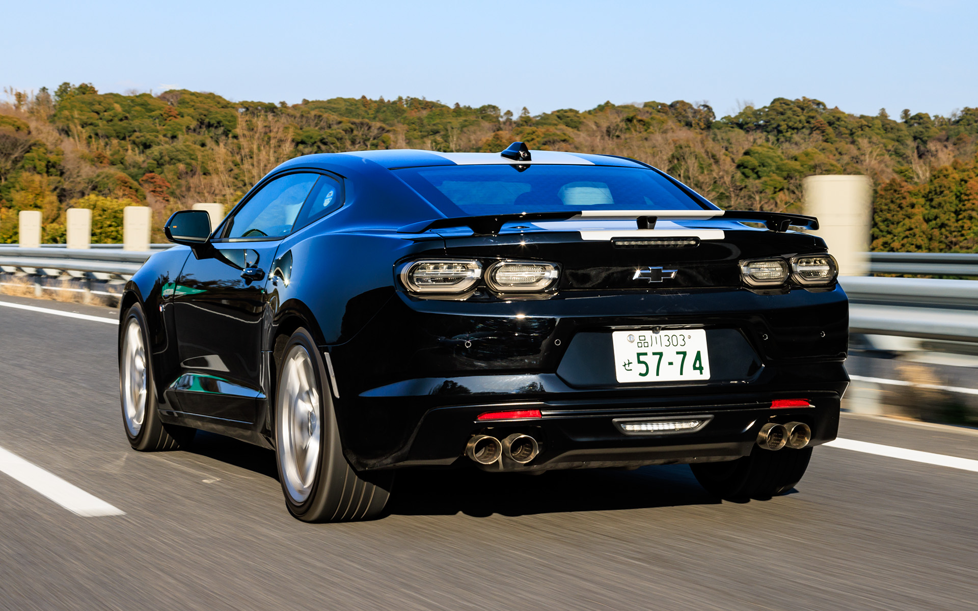 V8の迫力あるサウンドは、気持ちいいことこのうえない