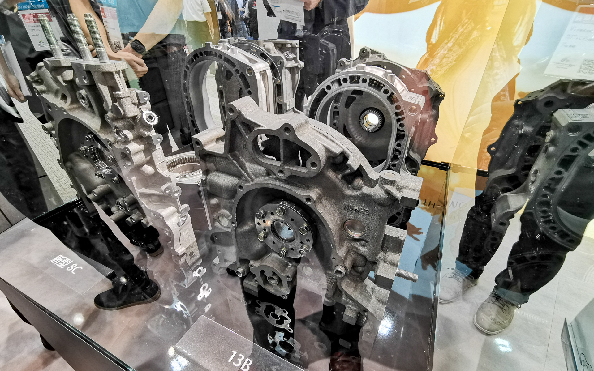 13Bと8Cの部品展示も行なっていて、細部を見比べられる