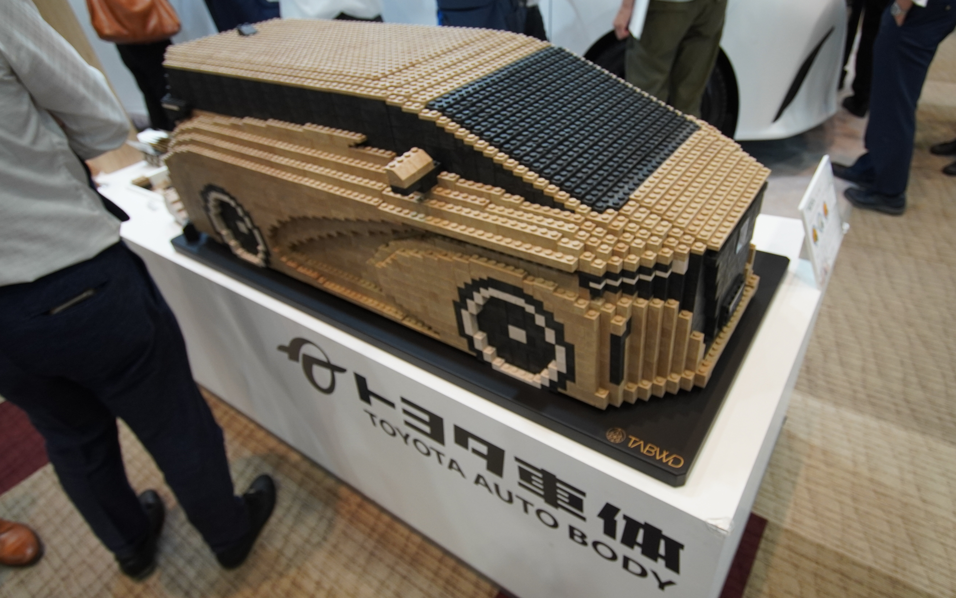 トヨタ車体に展示された、TABWD製ブロックで作ったアルファード