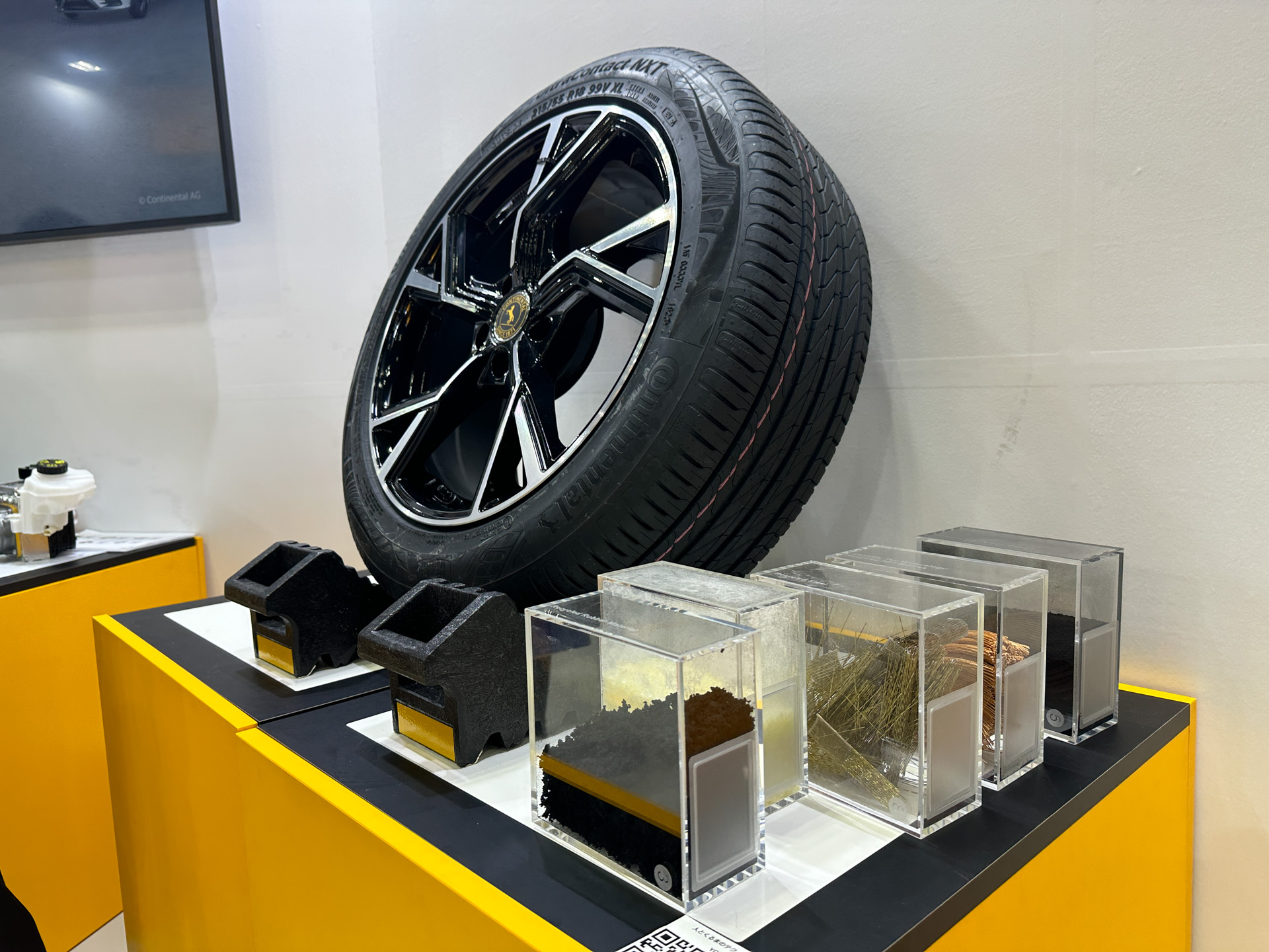 リサイクルを考慮したコンチネンタルタイヤの展示