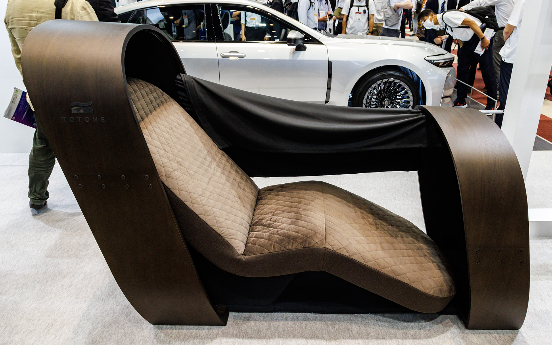 サイズは2165×737（全長×全幅）mm