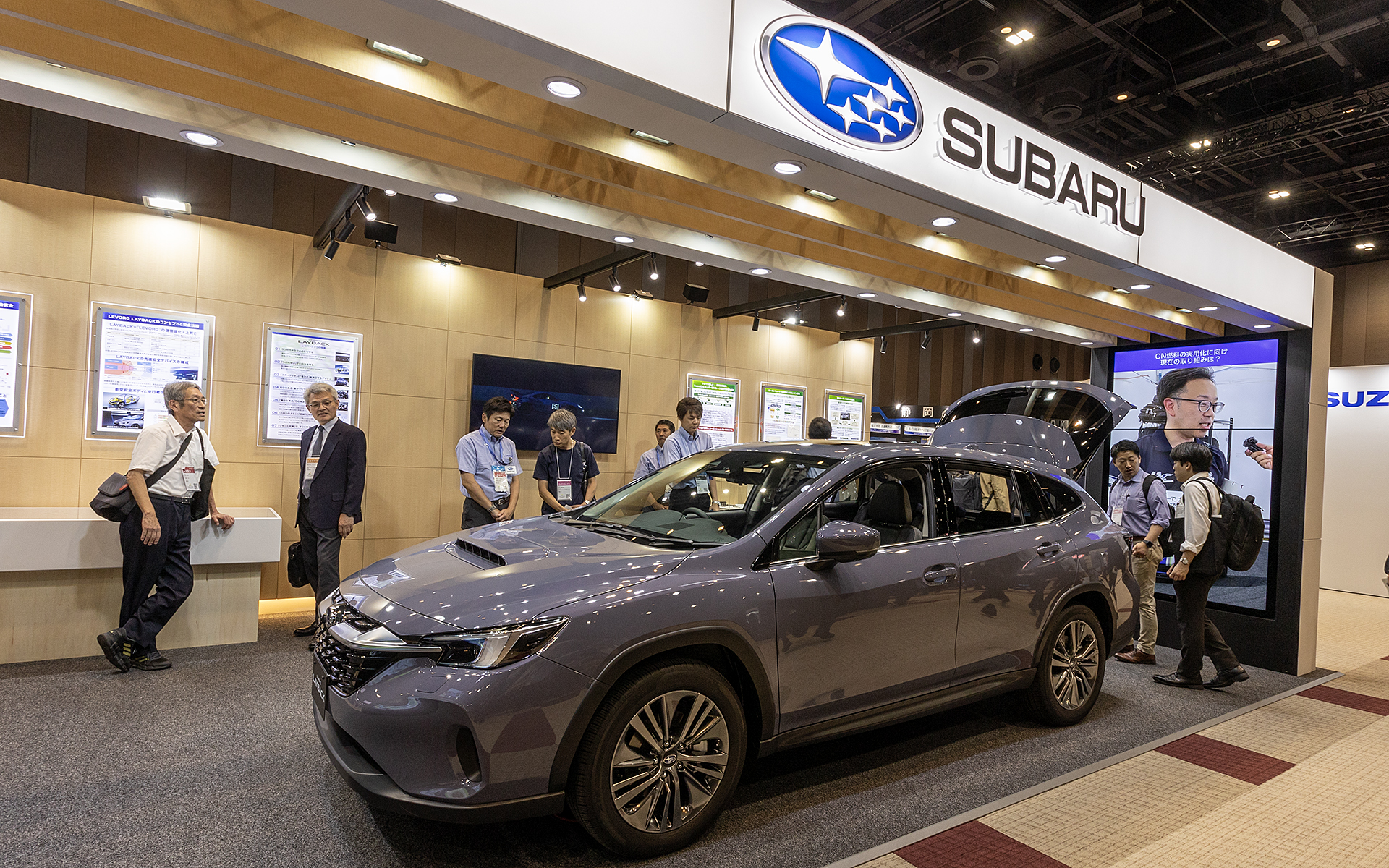 スバルブースに展示されているレヴォーグ レイバック。最新のアイサイトX搭載車