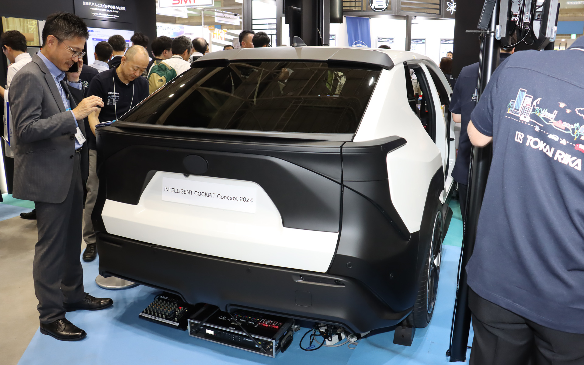 インテリジェントコックピットコンセプト 2024のリアビュー