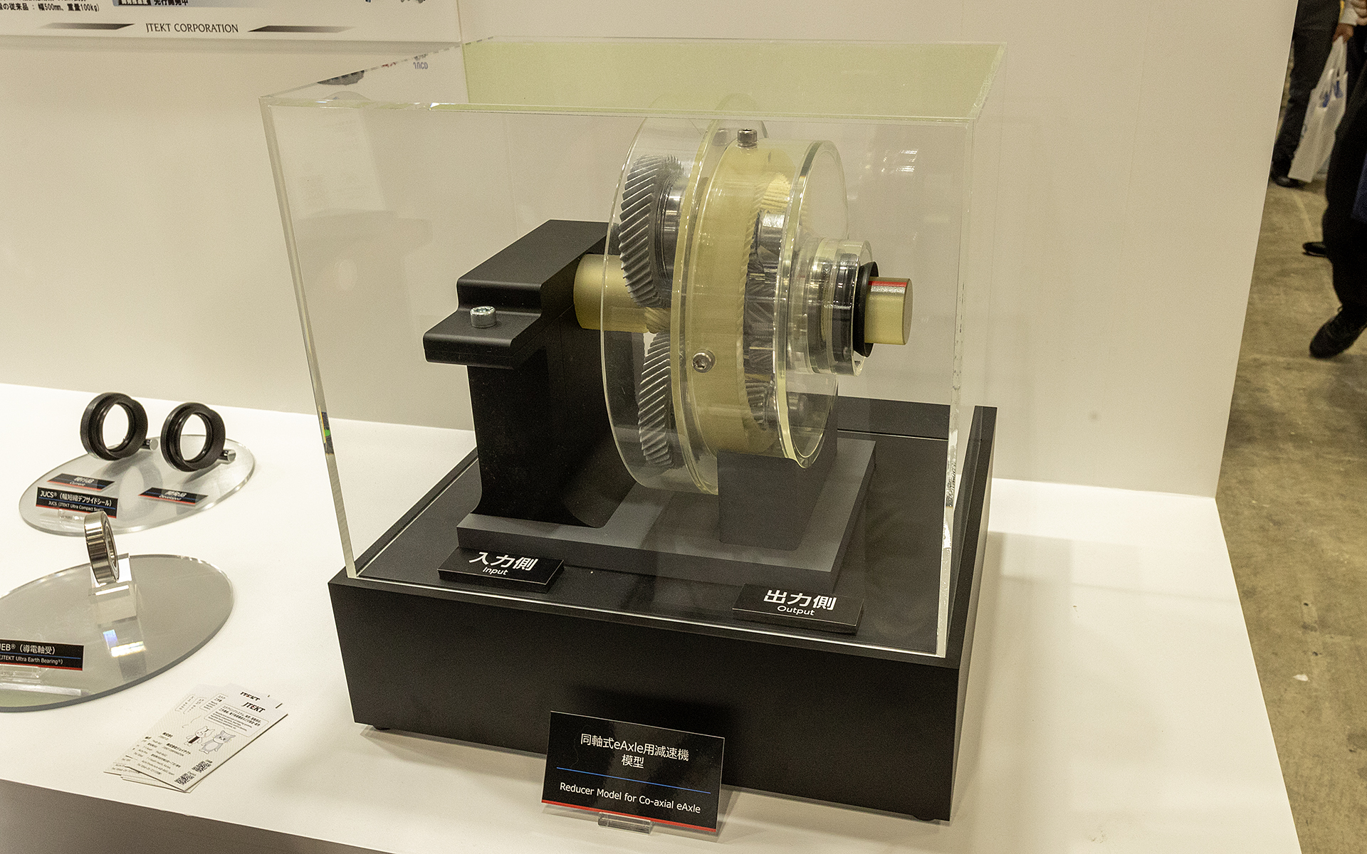 同軸式e-Axleの幅が狭いモデル。e-Axleを幅狭化することでサイズ、重量とも従来の同スペックのものより軽量化になっている。ほかにもトルク感応式変動制限機能を採用することで、安全で快適な走りが実現できる