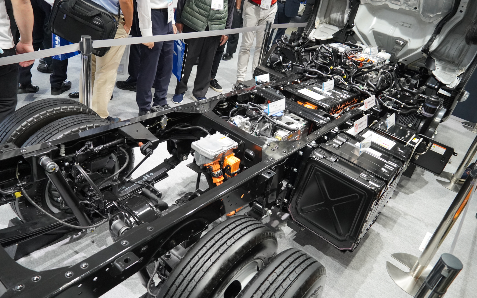 架装なしの状態で展示