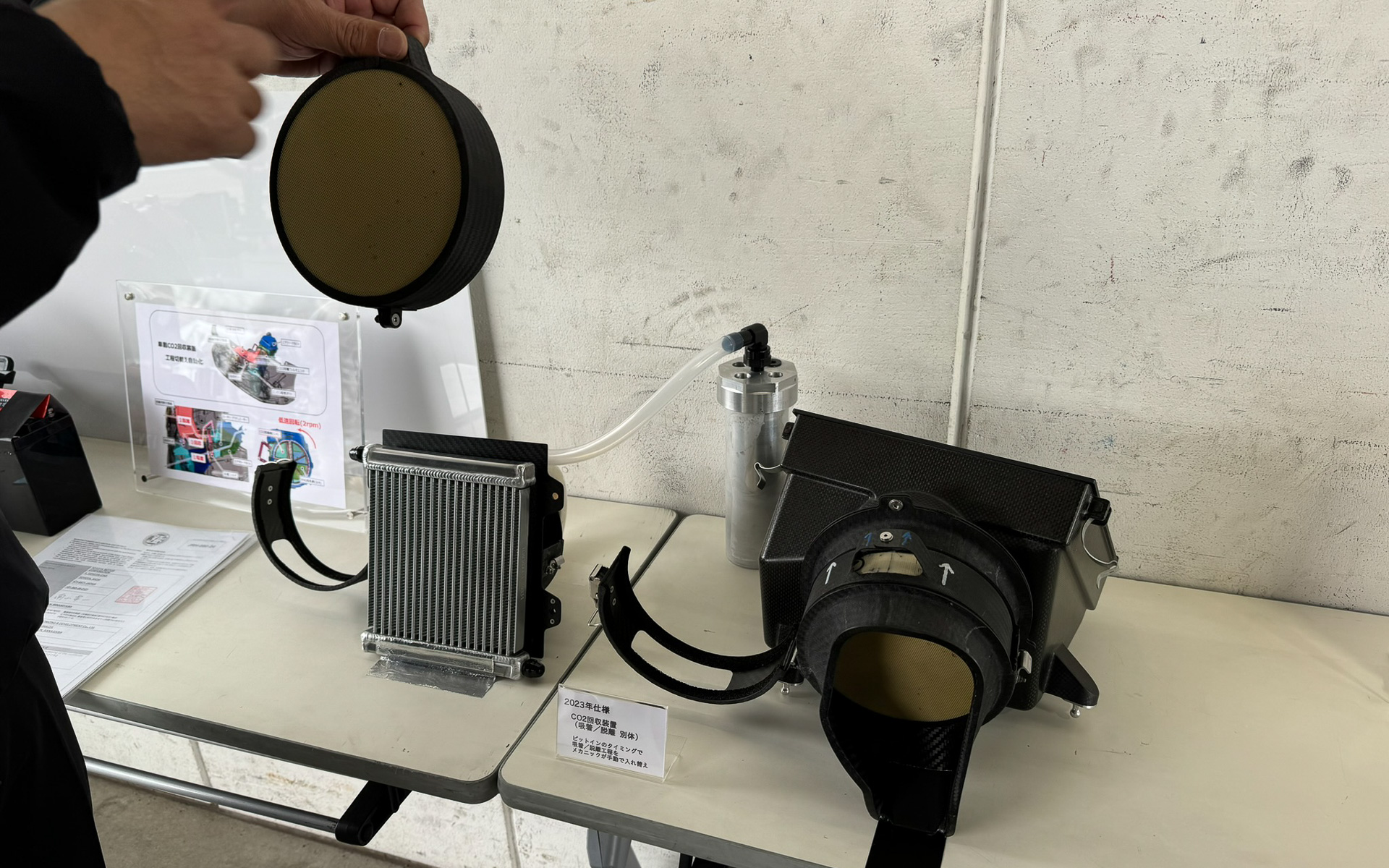 このような感じで、人の手によって移動していた