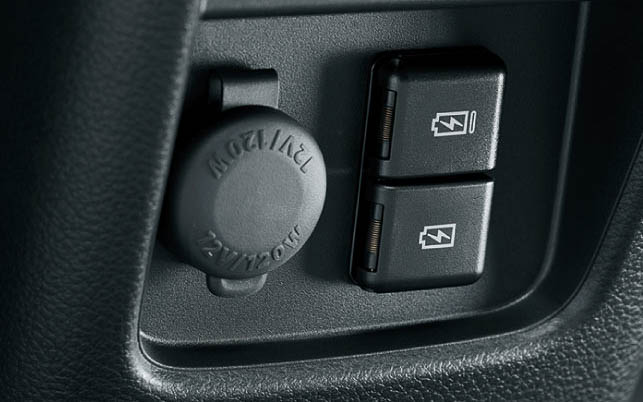 HYBRID X、HYBRID Xターボに採用されるシートバックアッパーポケットの利用イメージ