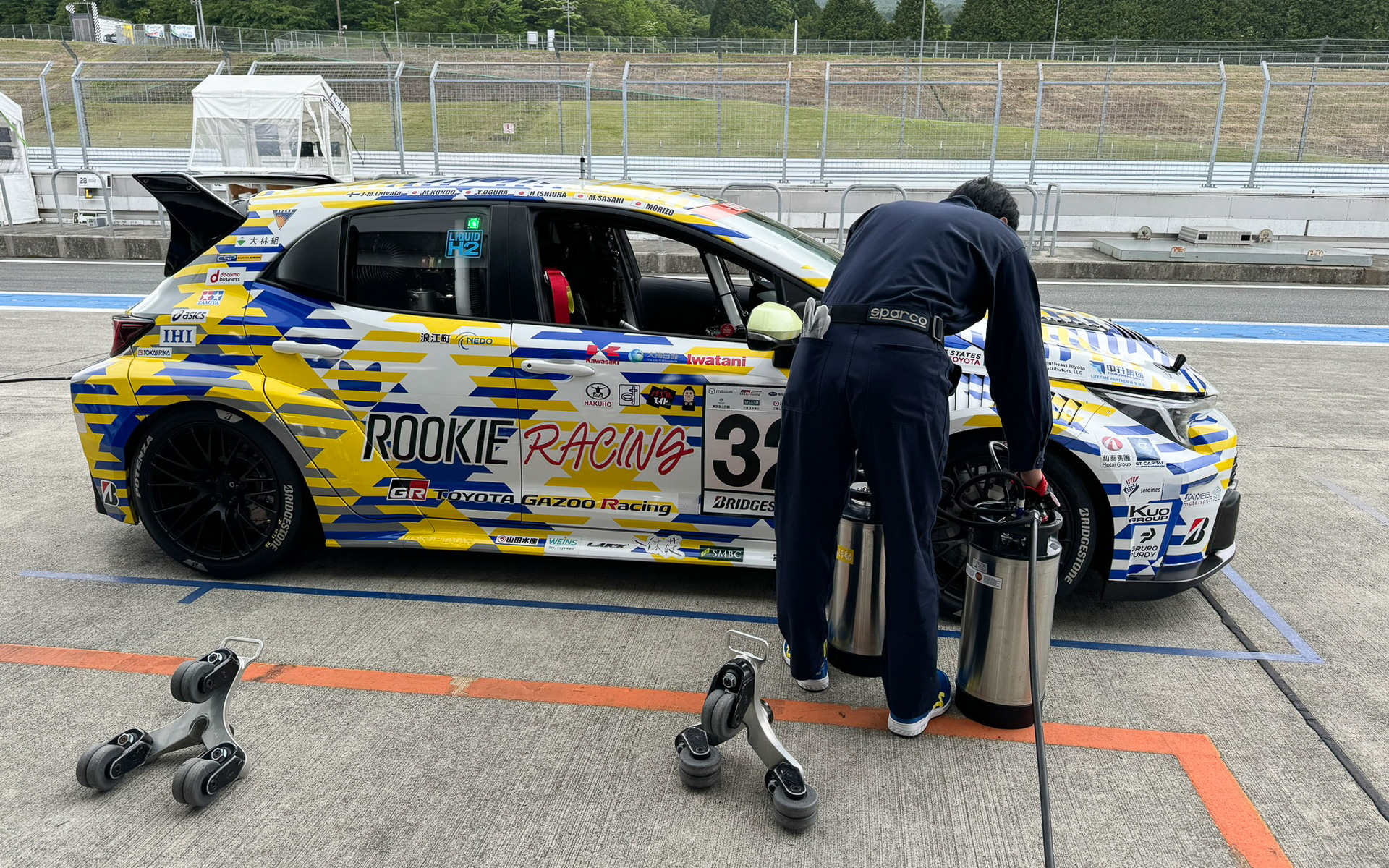 航続距離など大幅なアップデートが施された液体水素カローラ