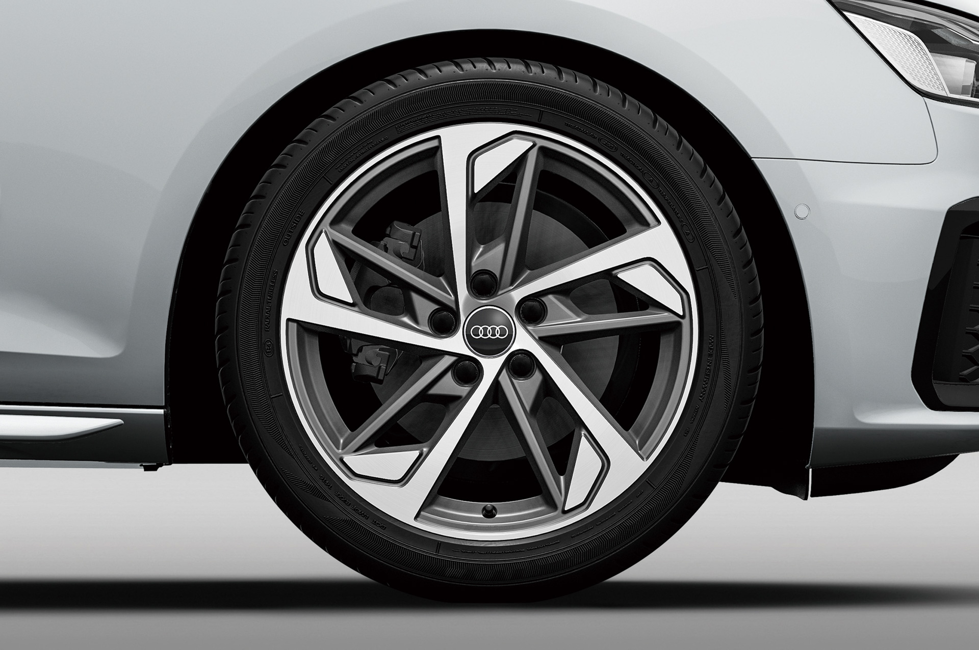 A4/A4アバント「45 TFSI quattro」の「S line マイスターシュトュック」