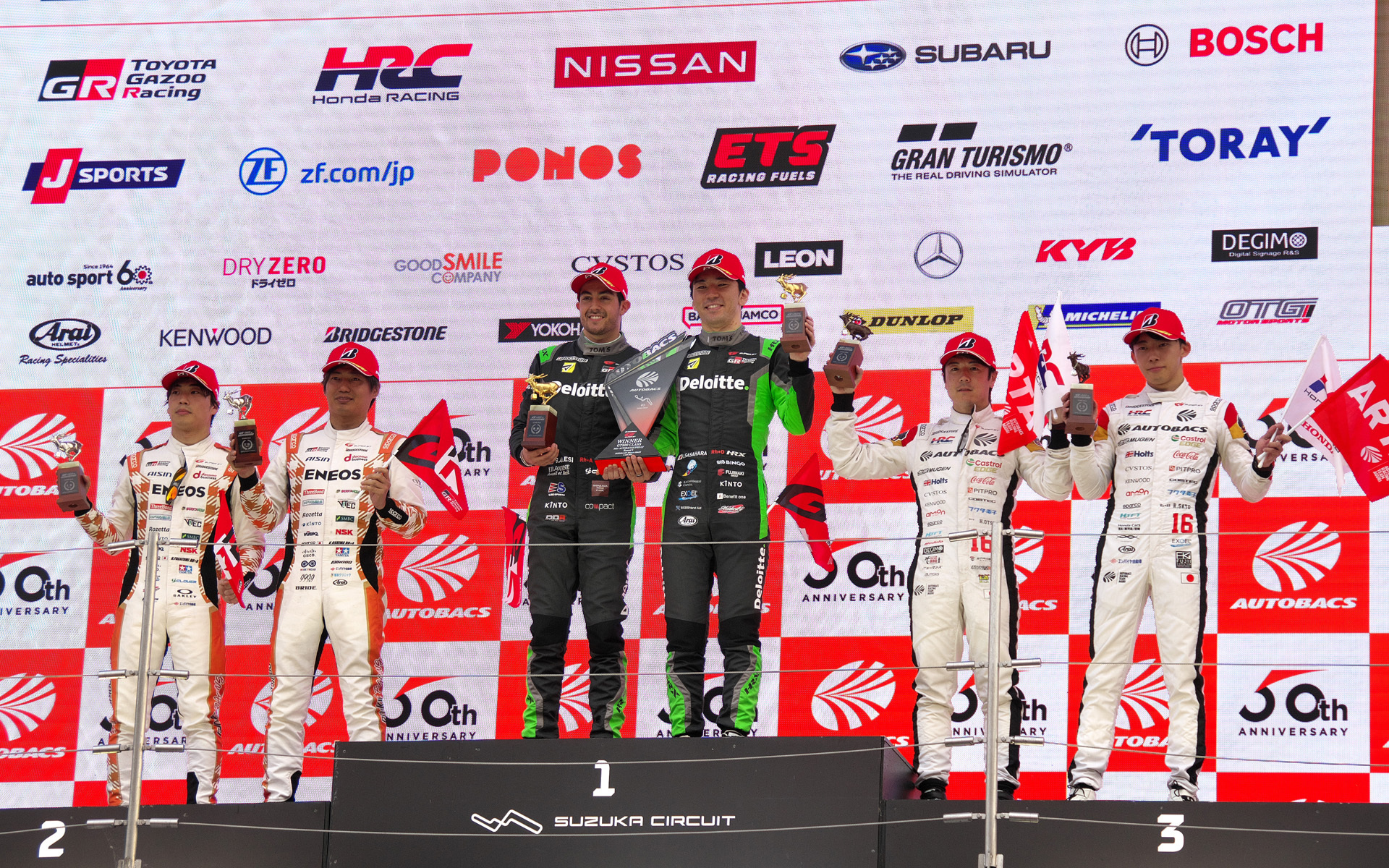 GT500クラスの表彰台