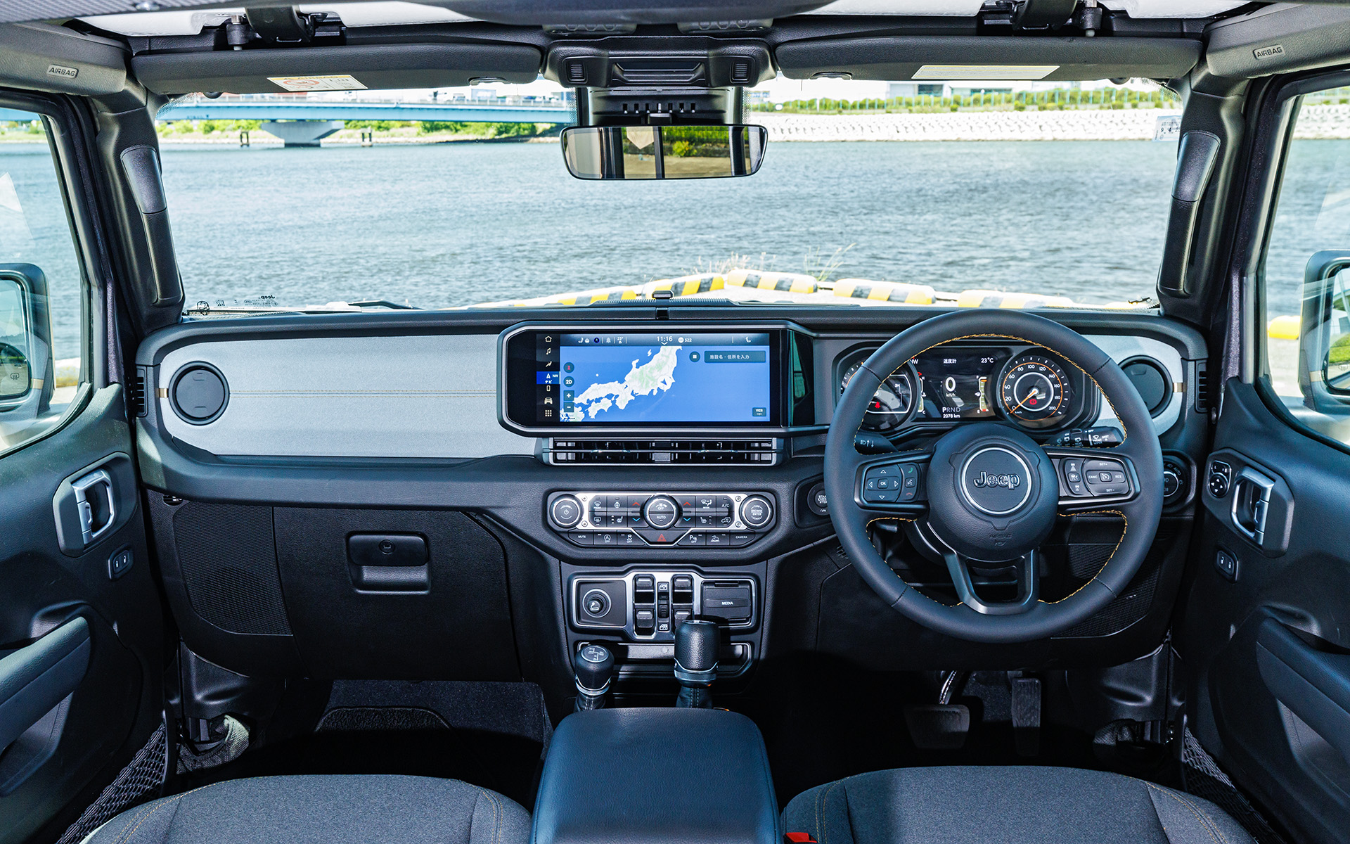 ラングラー アンリミテッド スポーツのインパネ