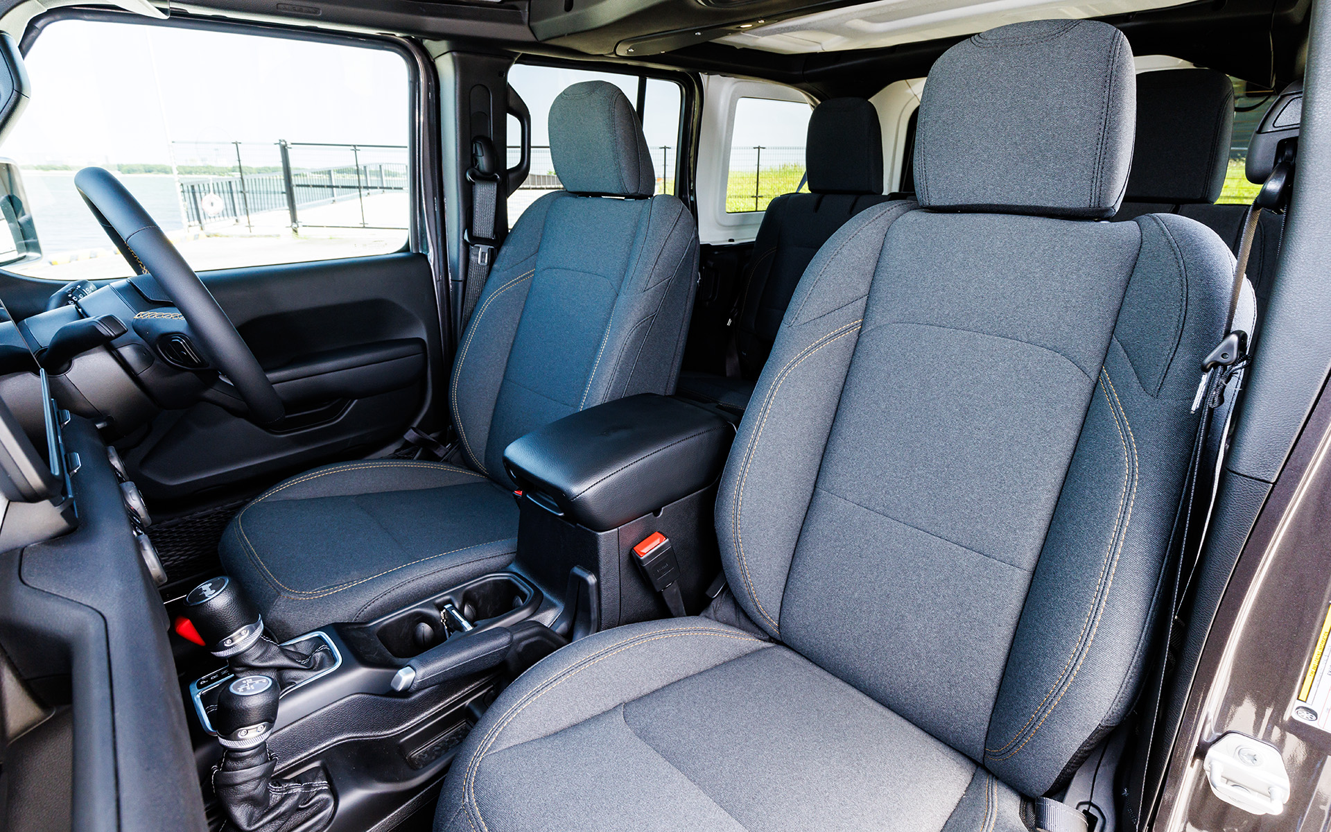 シート表皮はファブリック