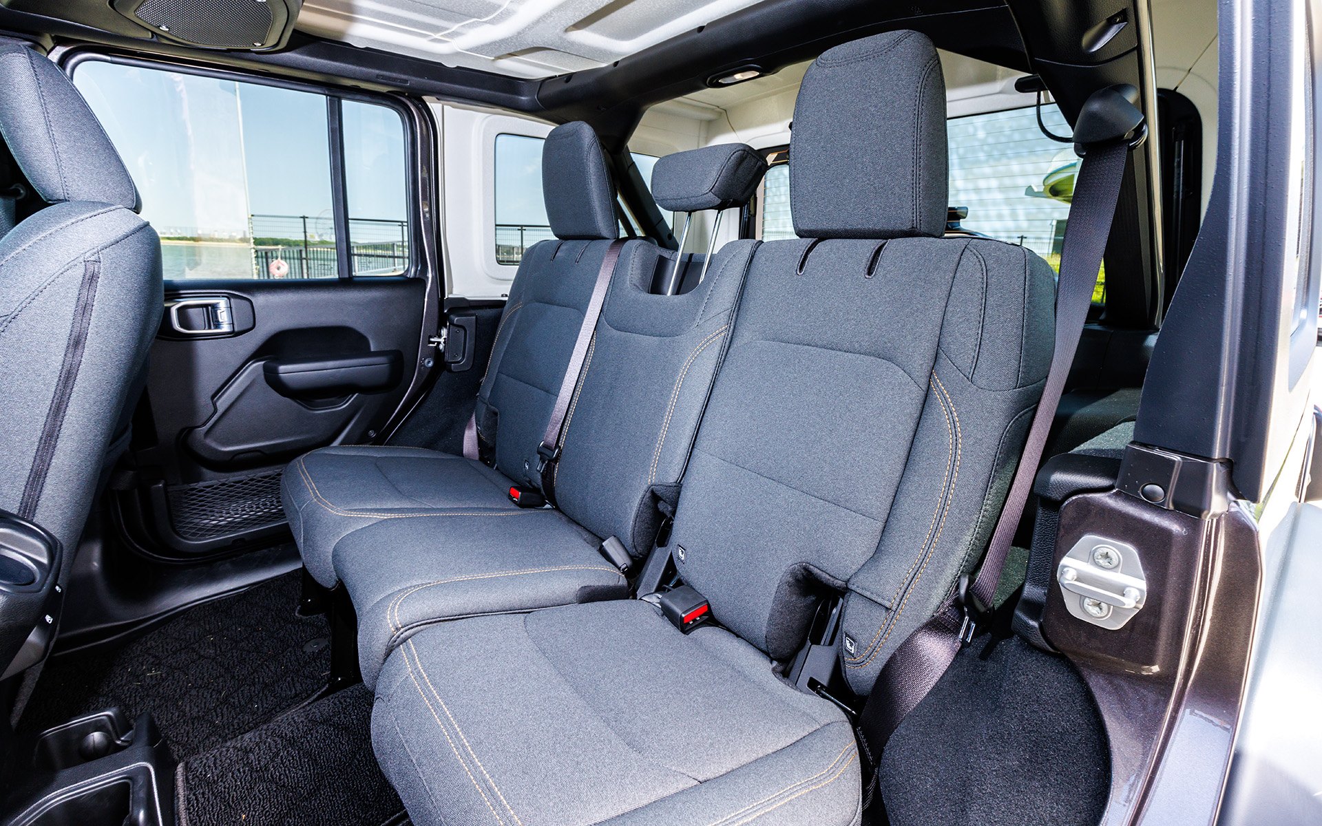 シート表皮はファブリック