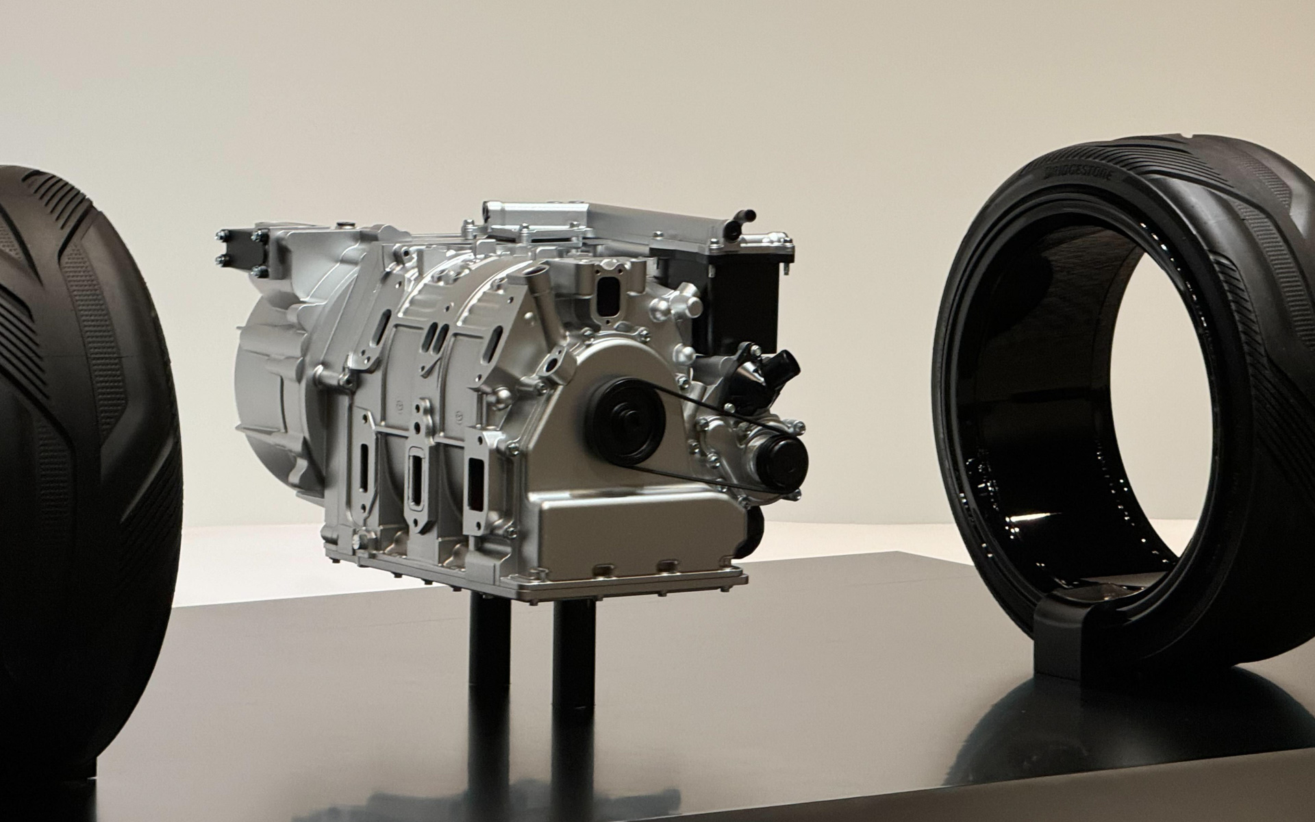 マツダが公開した2ローターロータリー