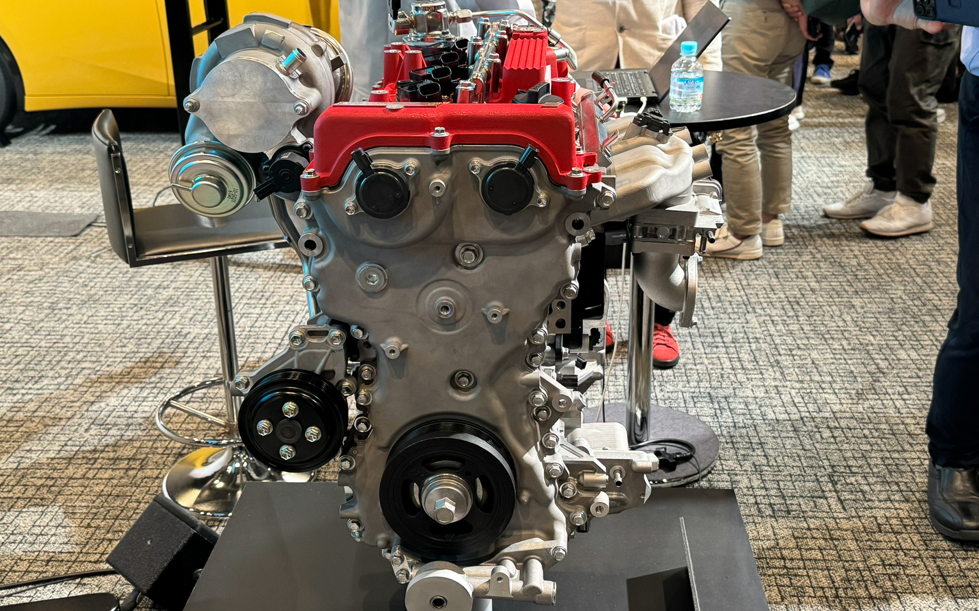 シンプルな外観のトヨタ新型2.0リッターターボエンジン