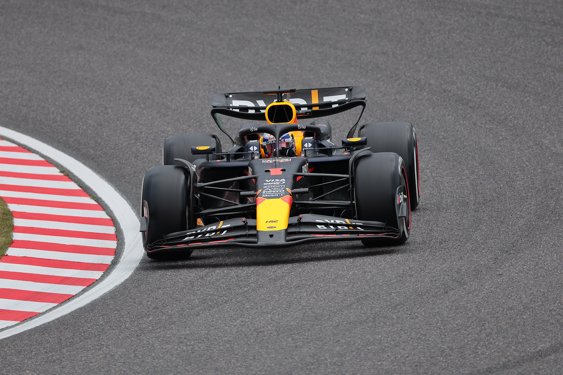 2コーナーを焦点距離800mmで撮った元画像