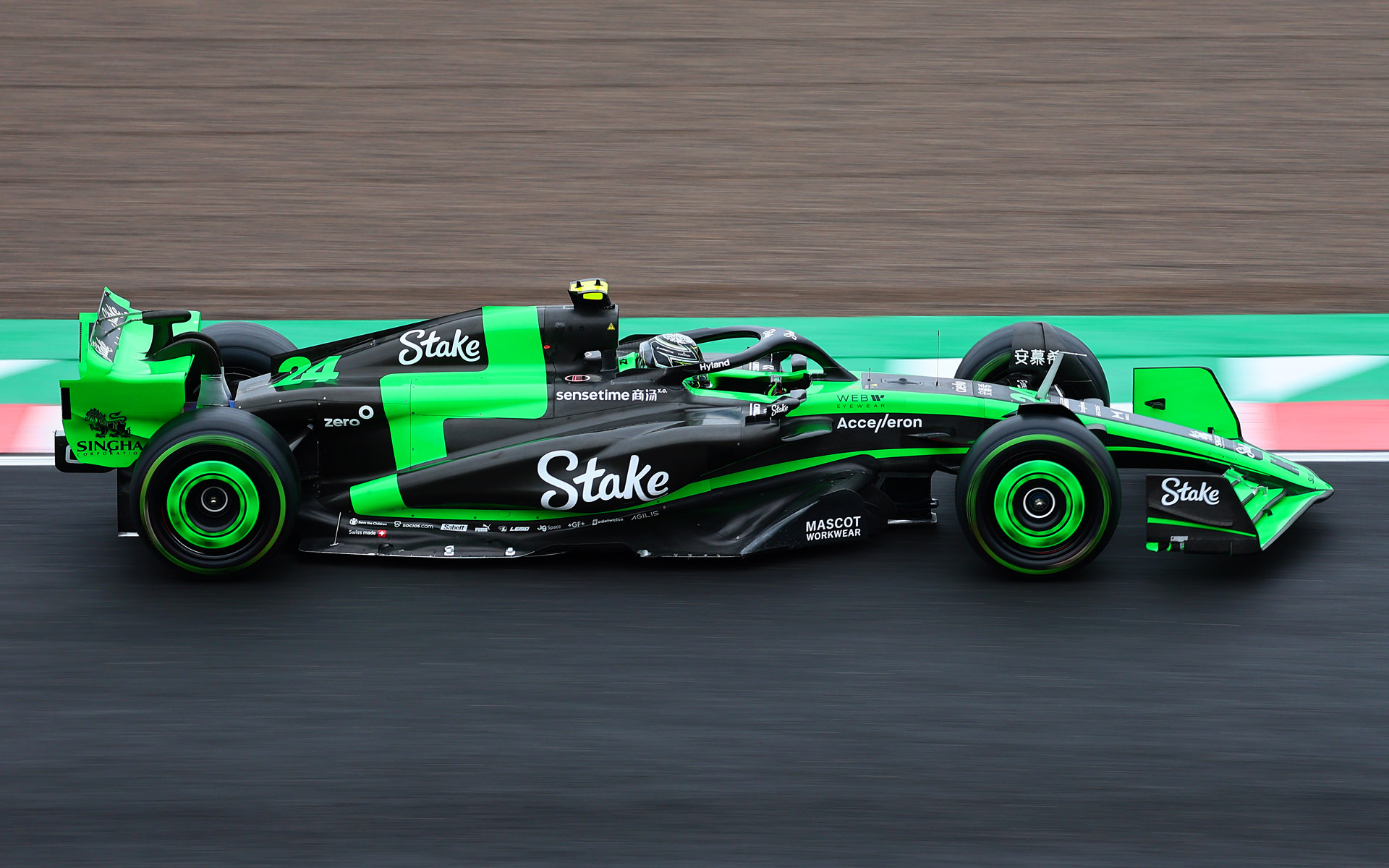 デグナー1つ目から2つ目に向かうマシンをシャッター速度1/160秒で撮影