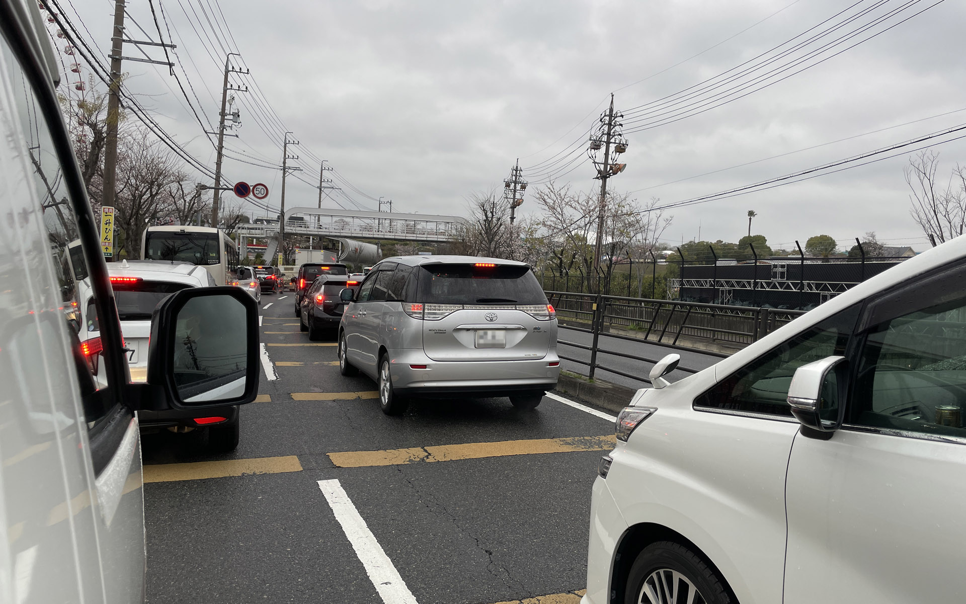サーキット道路はいつもどおり渋滞