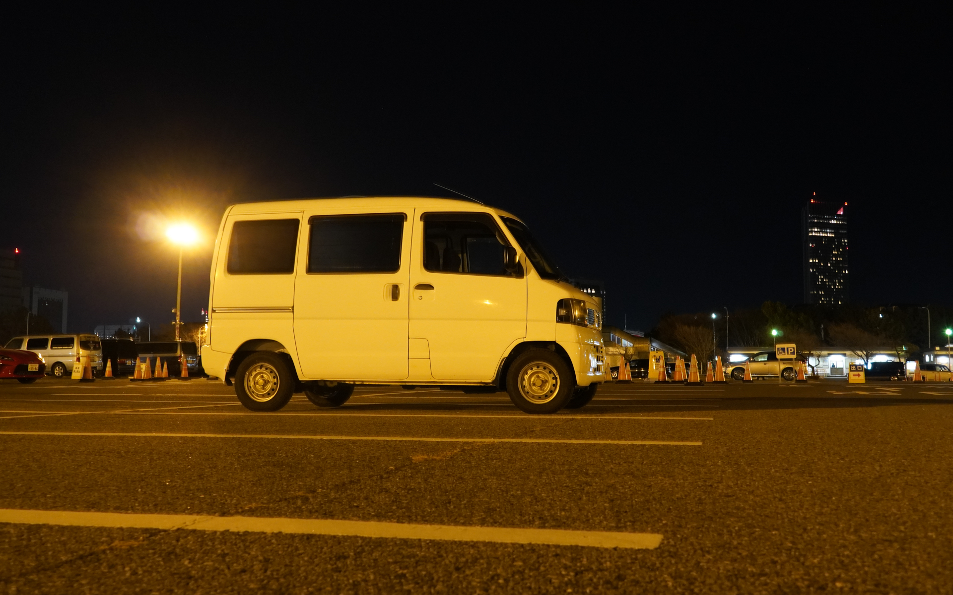 走って、中で仕事して、大活躍中の日産・クリッパーバン