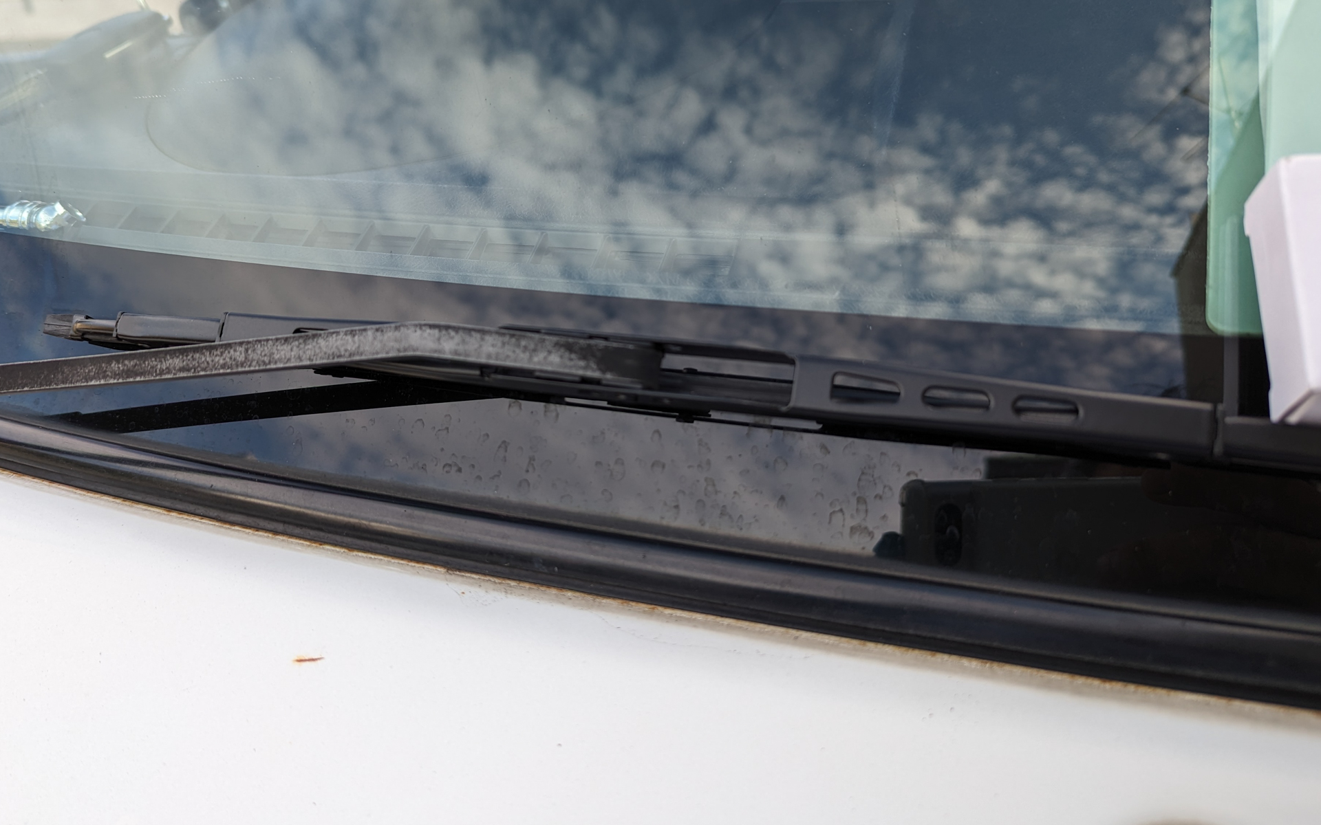 ワイパーも交換。モノタロウの格安品同士でさっと交換