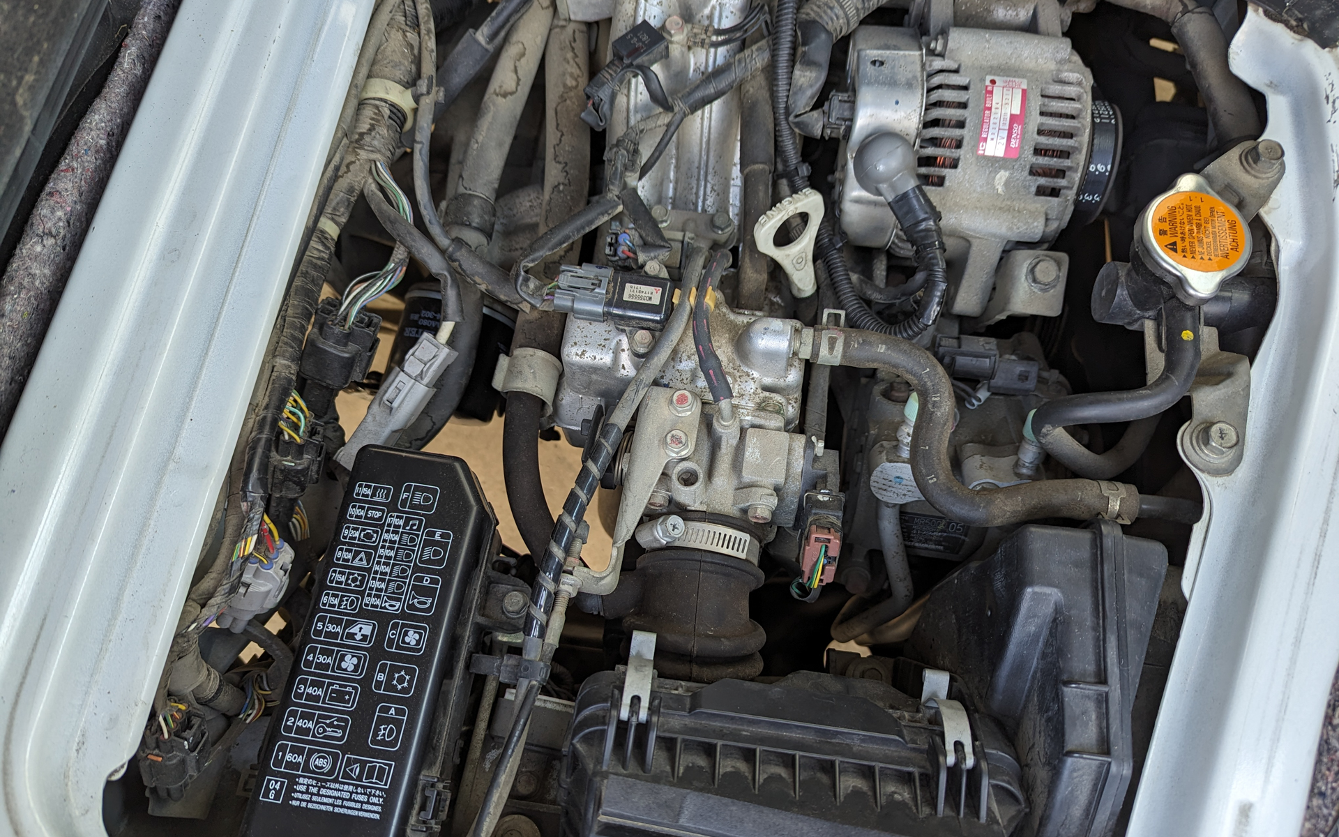 エンジンルームはひととおり確認