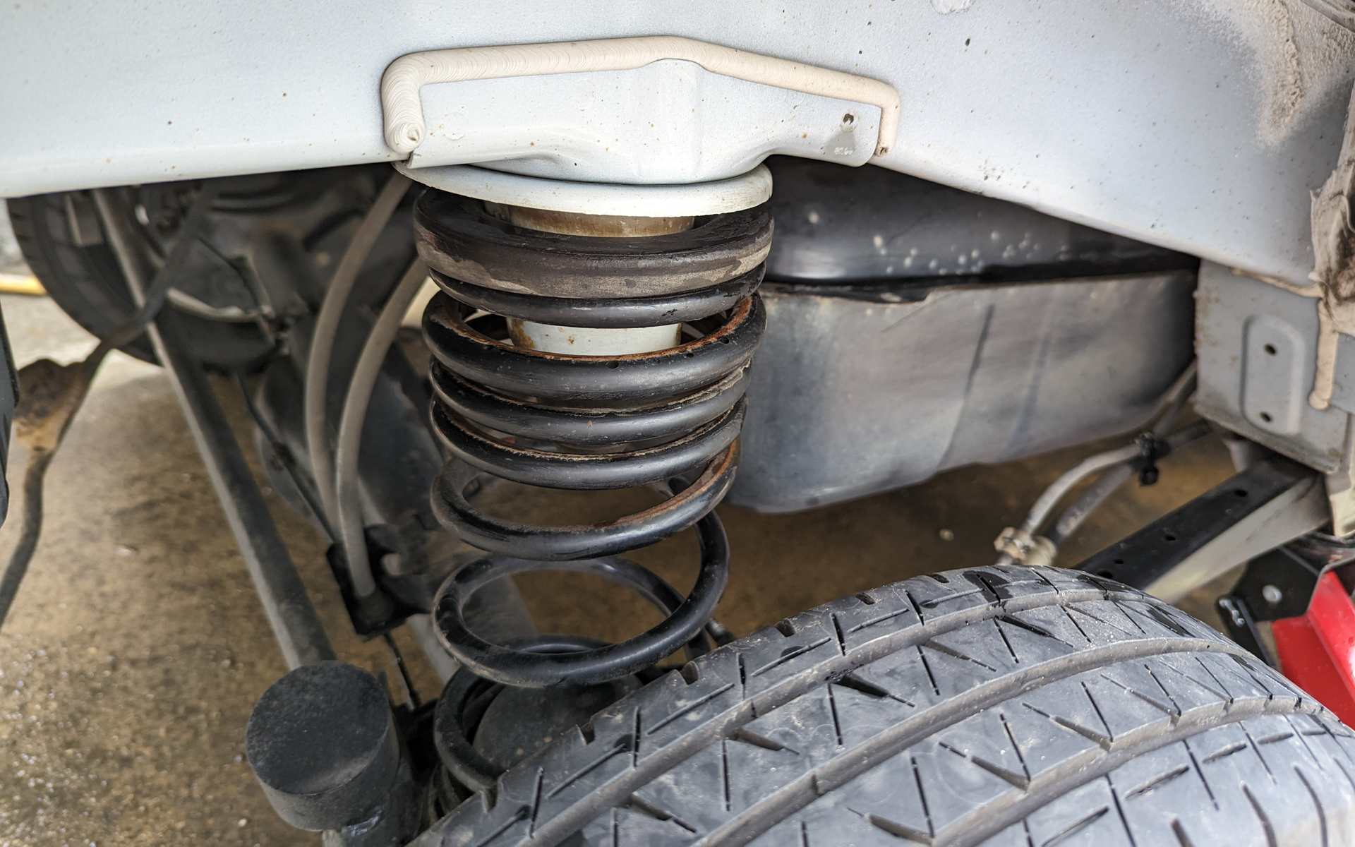 サスペンションはたまに異音がしたこともあったが、スプリングがわずかに回転していただけで、伸ばしきったところで少し回転させて異音は解消