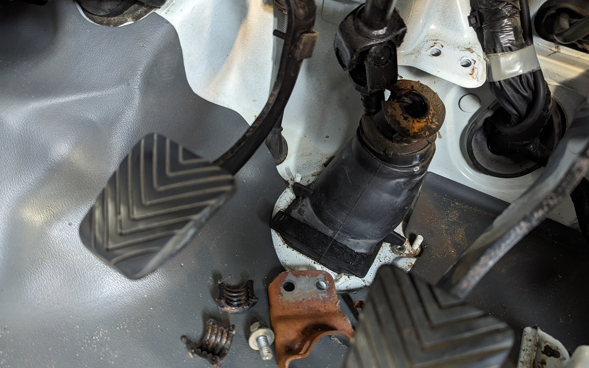 ステアリングシャフトのブーツをずらして交換