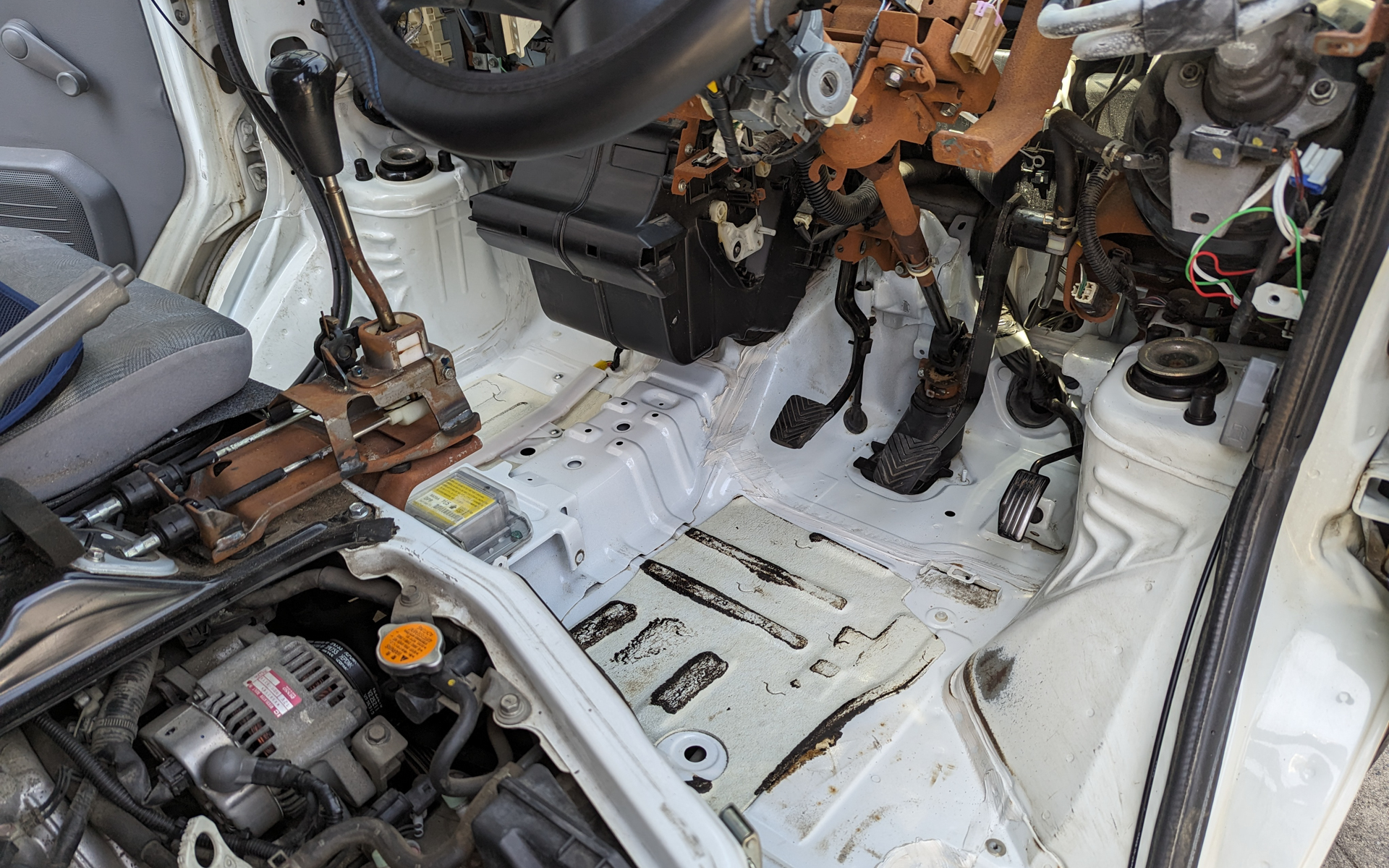 汚れや砂をぜんぶ片づけてフロアもすっきり。この後で掃除したシートを置く