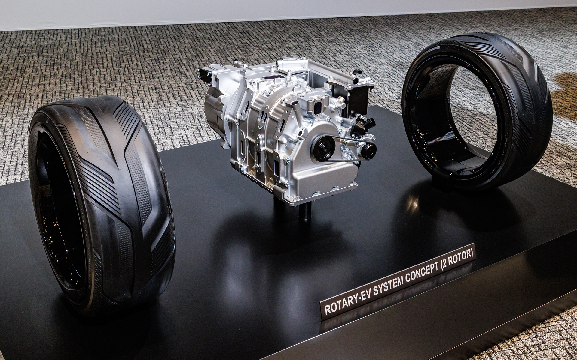 マツダの新型2ローターロータリーエンジン