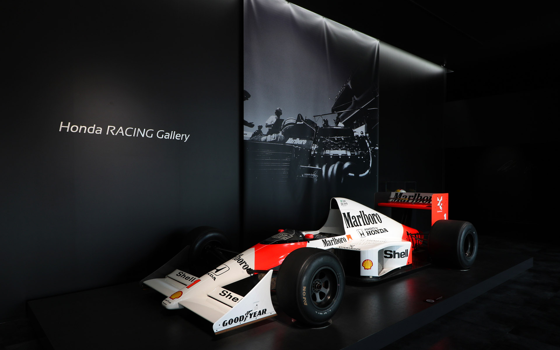 エントランスに展示されたマクラーレン・ホンダ MP4/5（1989年）