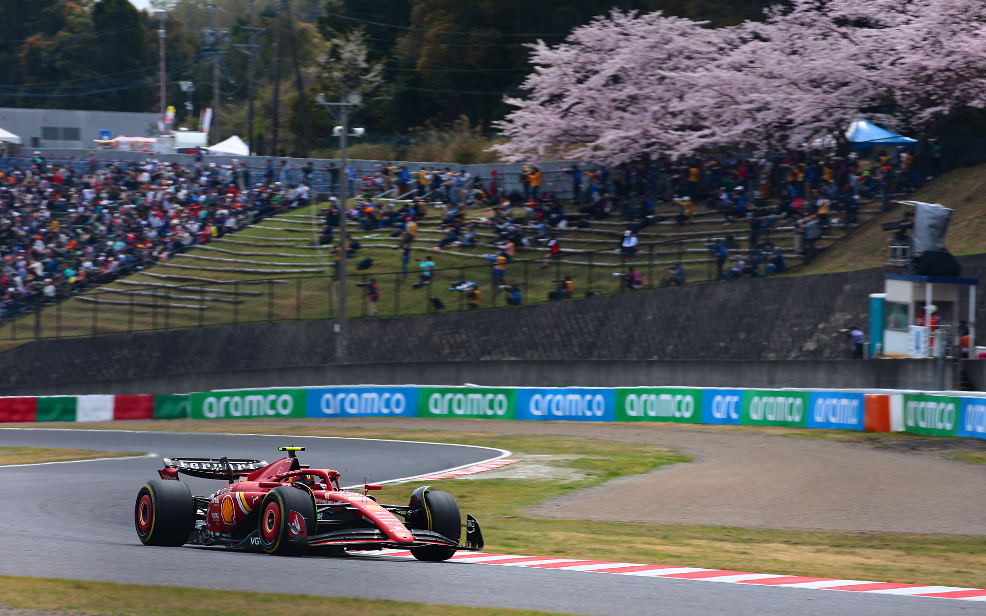 S字2つ目。桜を背景に入れて撮影。フォトギャラリーに掲載しなかった初公開写真